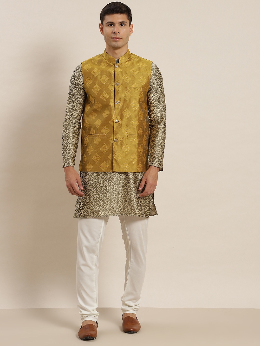 

SOJANYA Men Beige Woven Design Kurta with Churidar & Nehru Jacket & Nehru Jacket