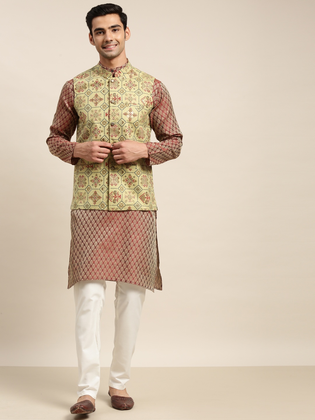 

SOJANYA Men Maroon Ethnic Motifs Kurta with Pyjamas