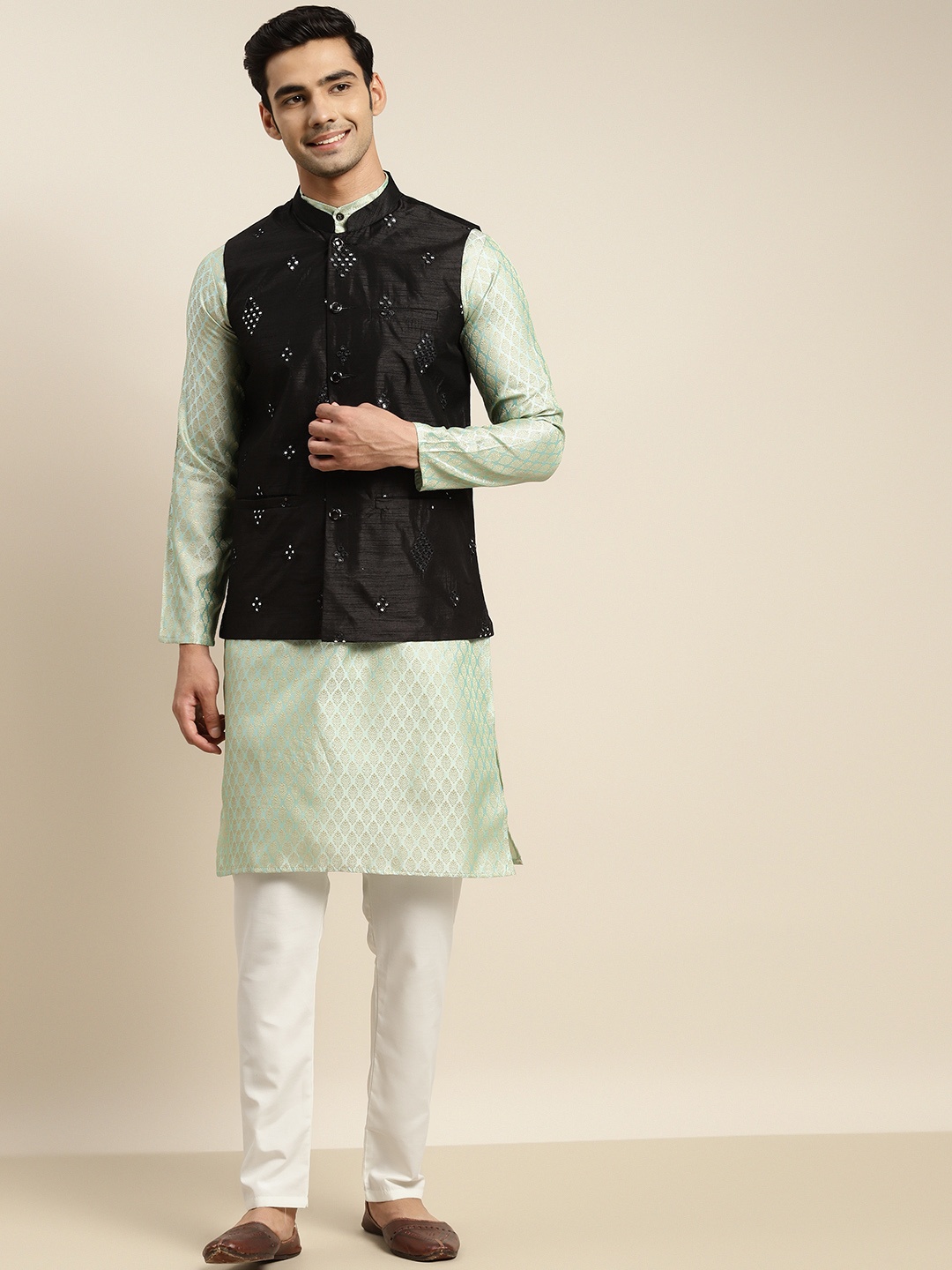 

SOJANYA Men Green Ethnic Motifs Woven Design Kurta & Churidar Comes With a Nehru Jacket