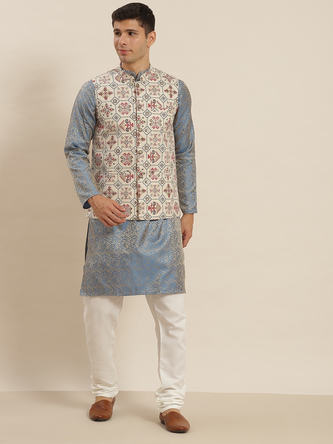 

SOJANYA Men Blue Ethnic Motifs Kurta with Churidar & Nehru Jacket