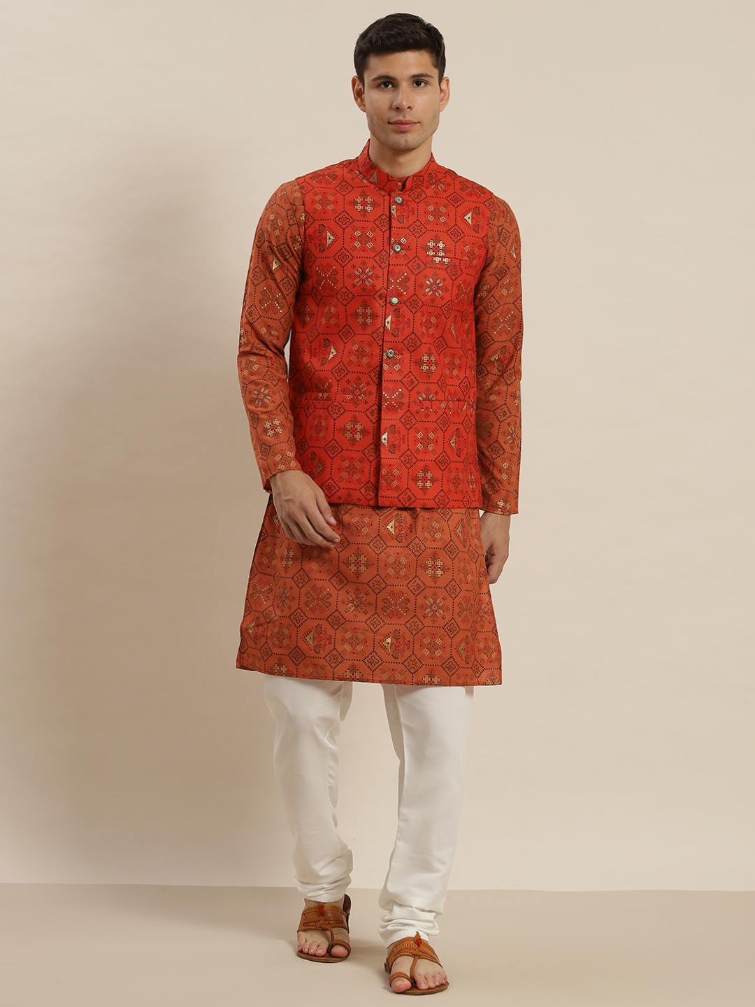 

SOJANYA Men Maroon Ethnic Motifs Woven Design Kurta & Churidar Comes With a Nehru Jacket