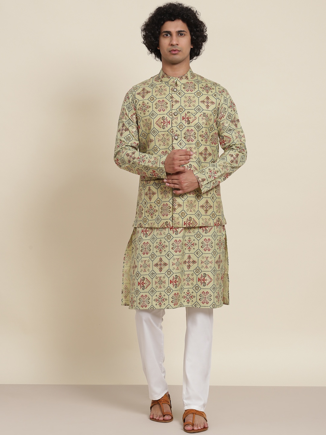 

SOJANYA Men Green Ethnic Motifs Printed Kurta with Pyjamas & Nehru Jacket