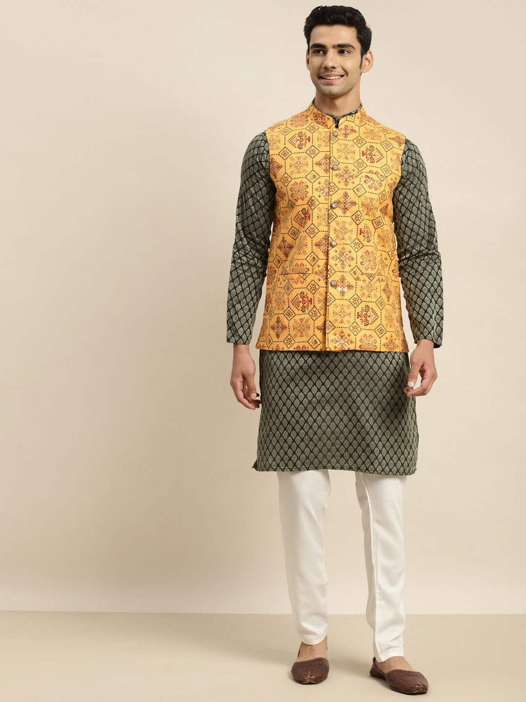 

SOJANYA Men Green Ethnic Motifs Kurta with Churidar & Nehru Jacket
