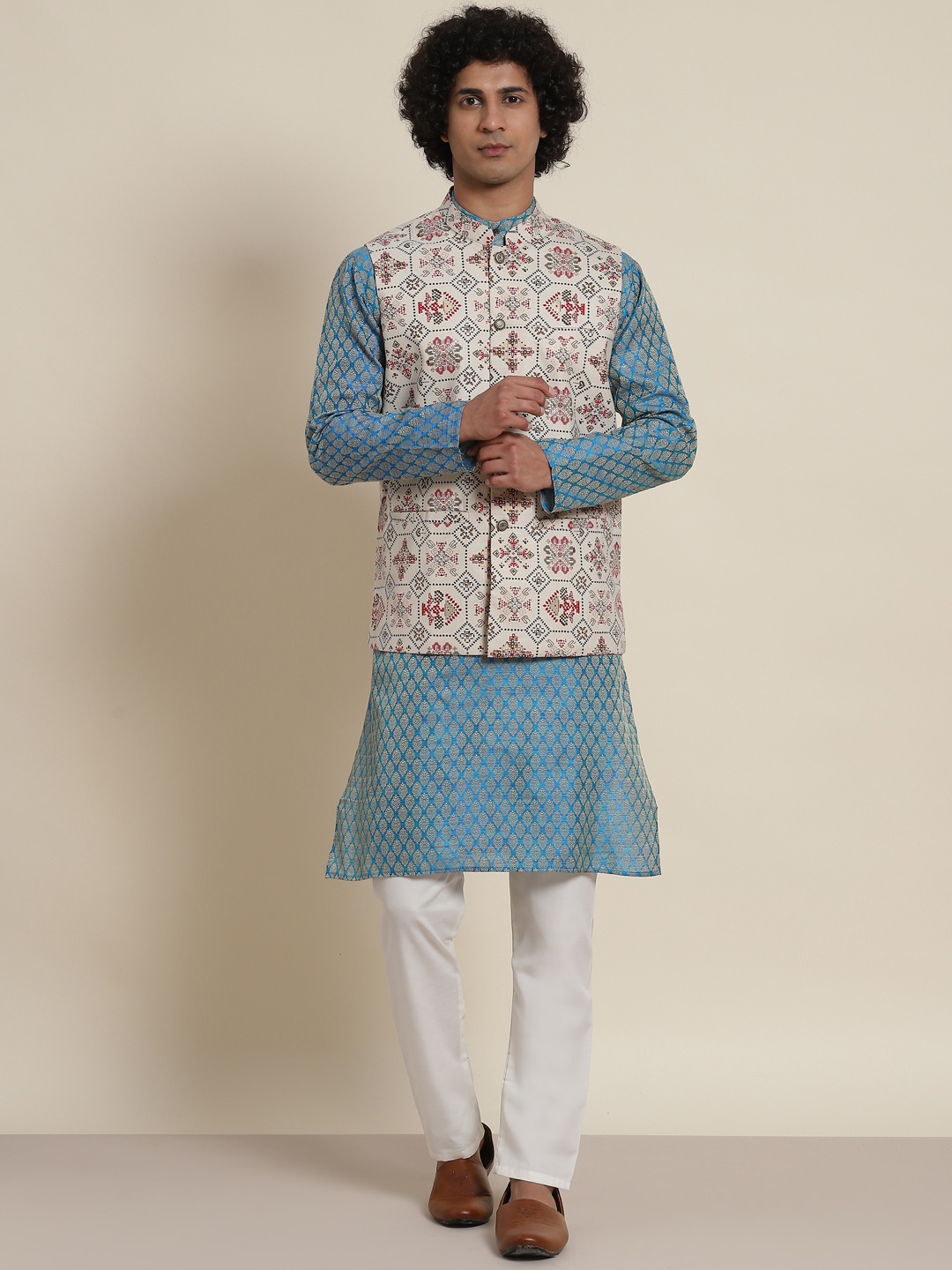 

SOJANYA Men Blue Ethnic Motifs Kurta with Pyjamas & Nehru Jacket