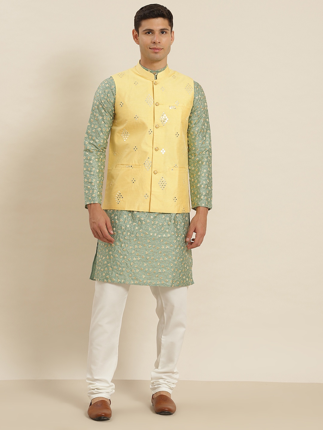 

SOJANYA Men Green Floral Sequinned Kurta with Pyjamas & Nehru Jacket