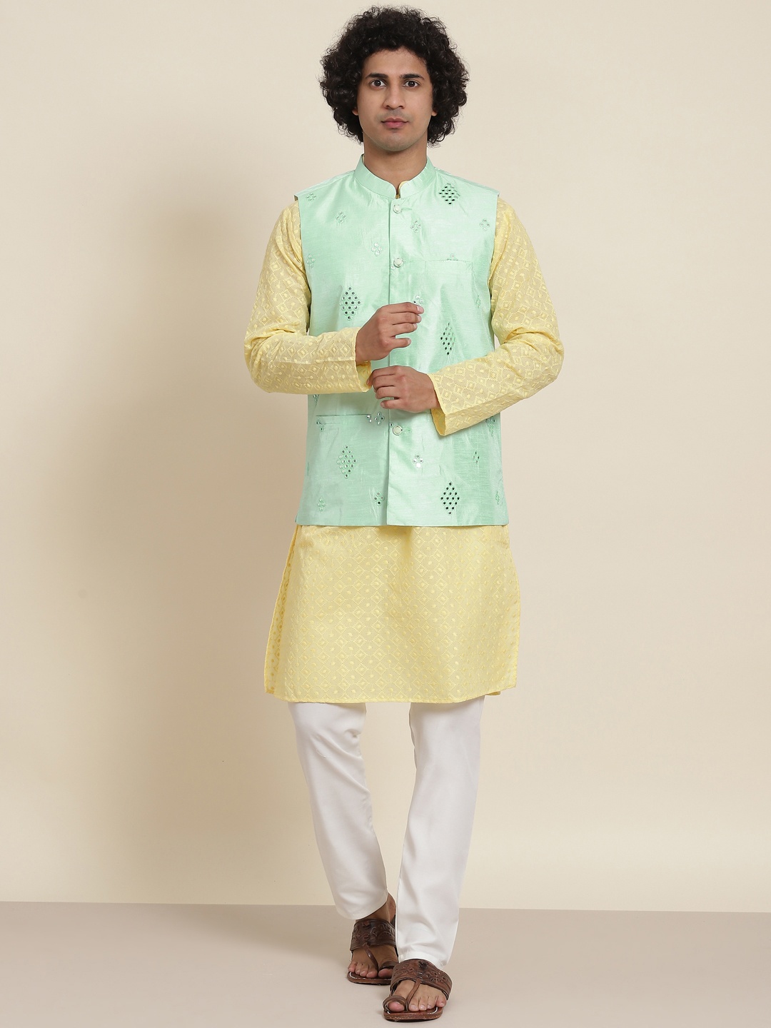 

SOJANYA Men Yellow Pure Cotton Kurta with Pyjamas & Nehru Jacket