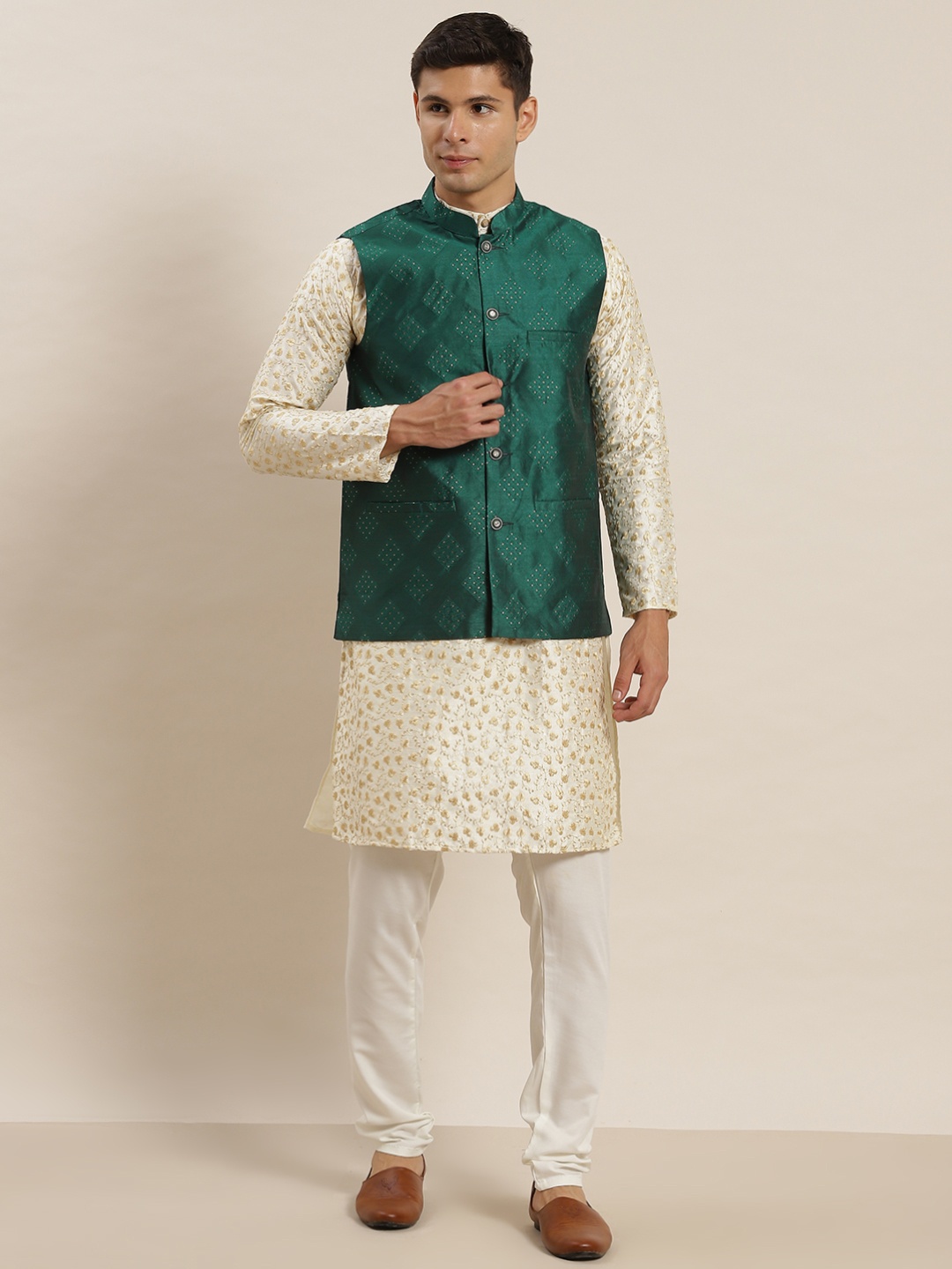 

SOJANYA Men Cream-Coloured Floral Kurta with Pyjamas & Nehru Jacket