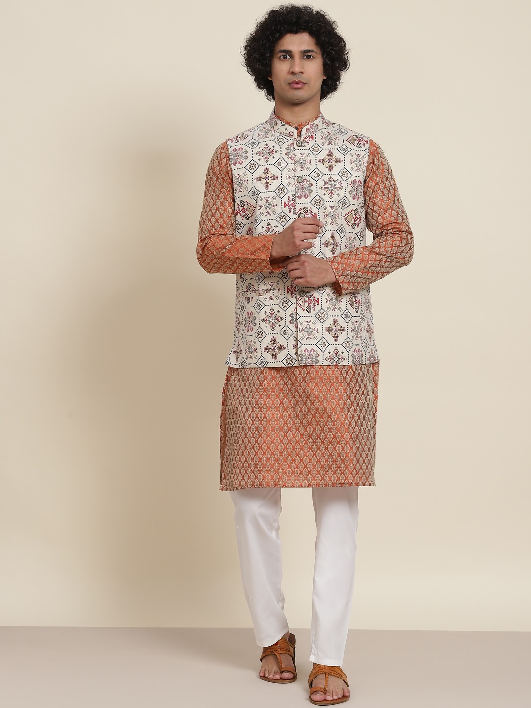 

SOJANYA Men Orange Ethnic Motifs Kurta with Pyjamas & Nehru Jacket