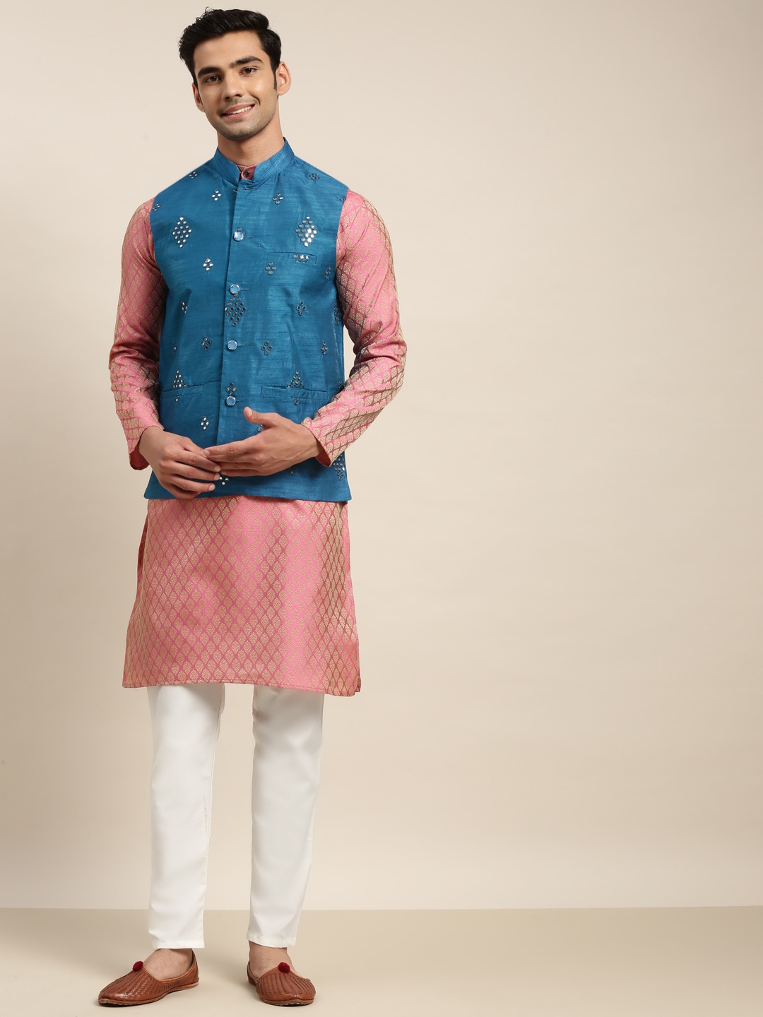 

SOJANYA Men Pink Ethnic Motifs Kurta with Pyjama & Nehru Jacket