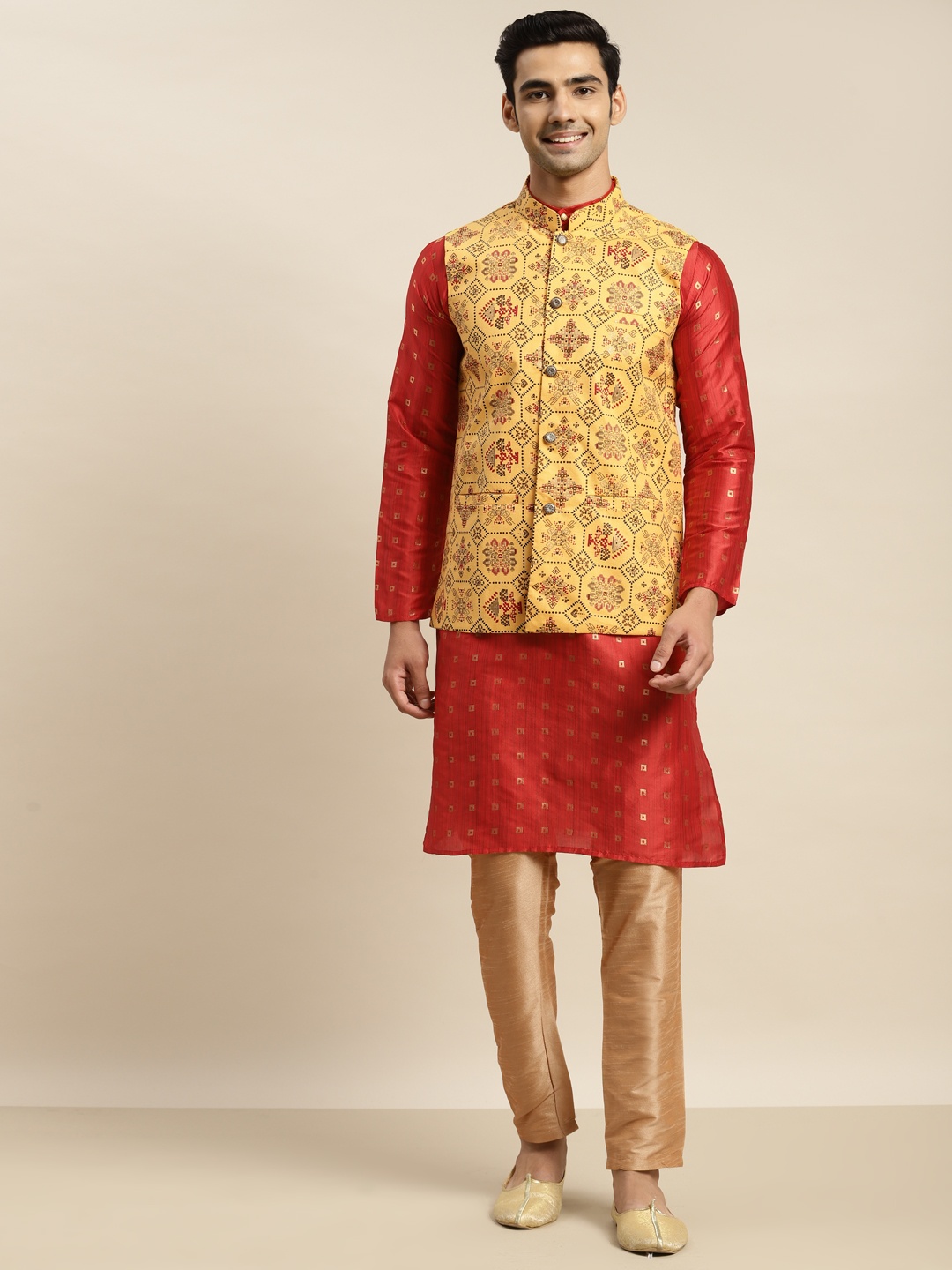 

SOJANYA Men Maroon Kurta with Churidar & Nehru Jacket