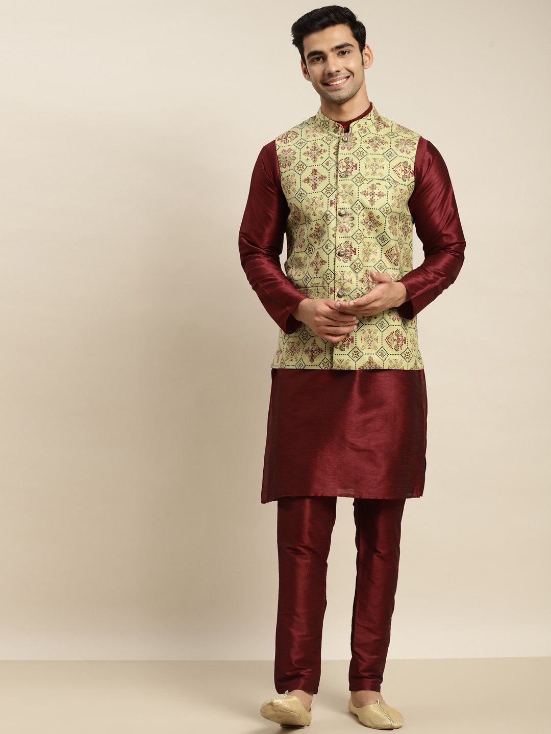 

SOJANYA Men Maroon Kurta with Churidar & Nehru Jacket