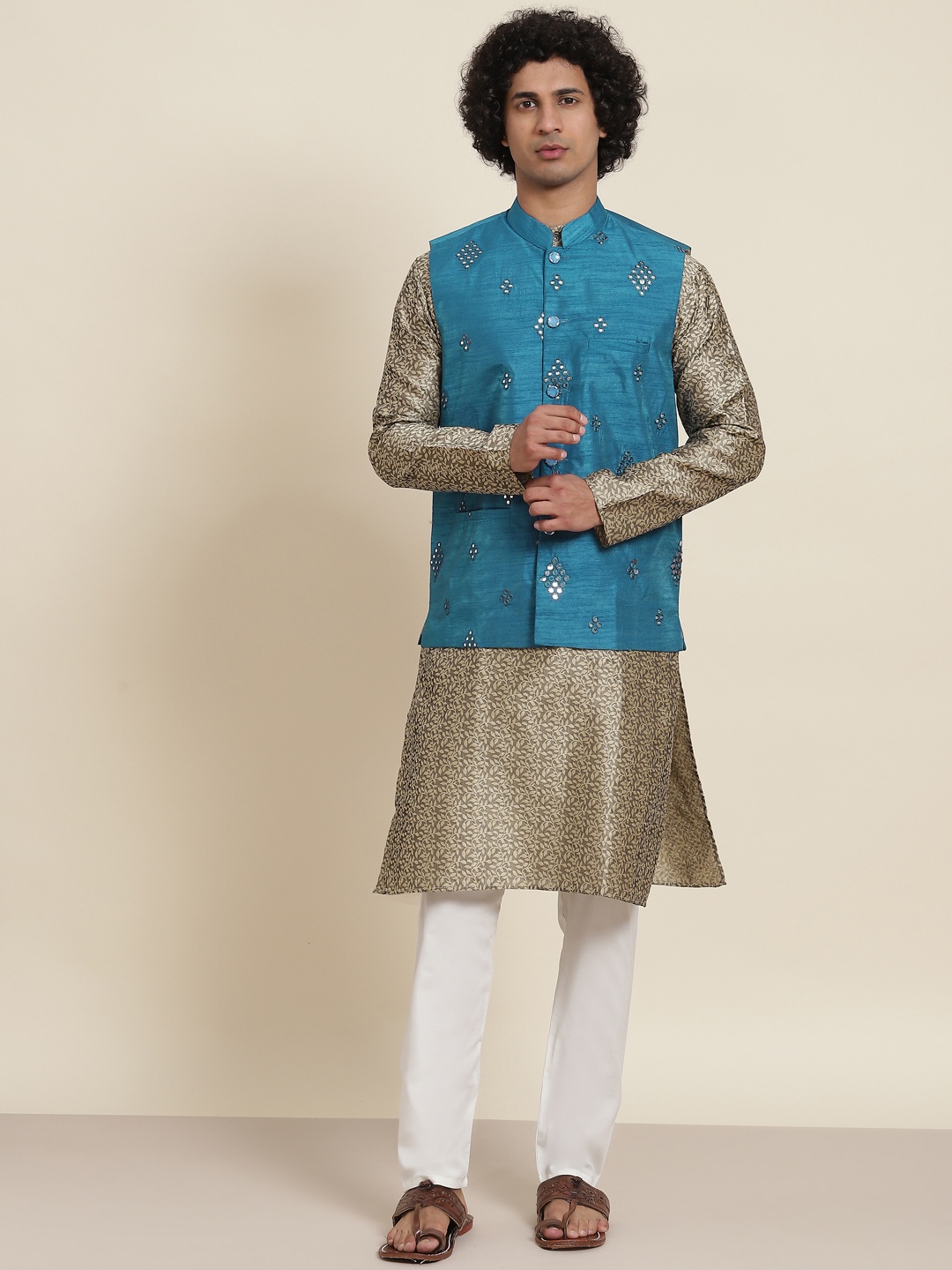 

SOJANYA Men Beige & Off-White Woven Design Kurta with Churidar & Nehru Jacket