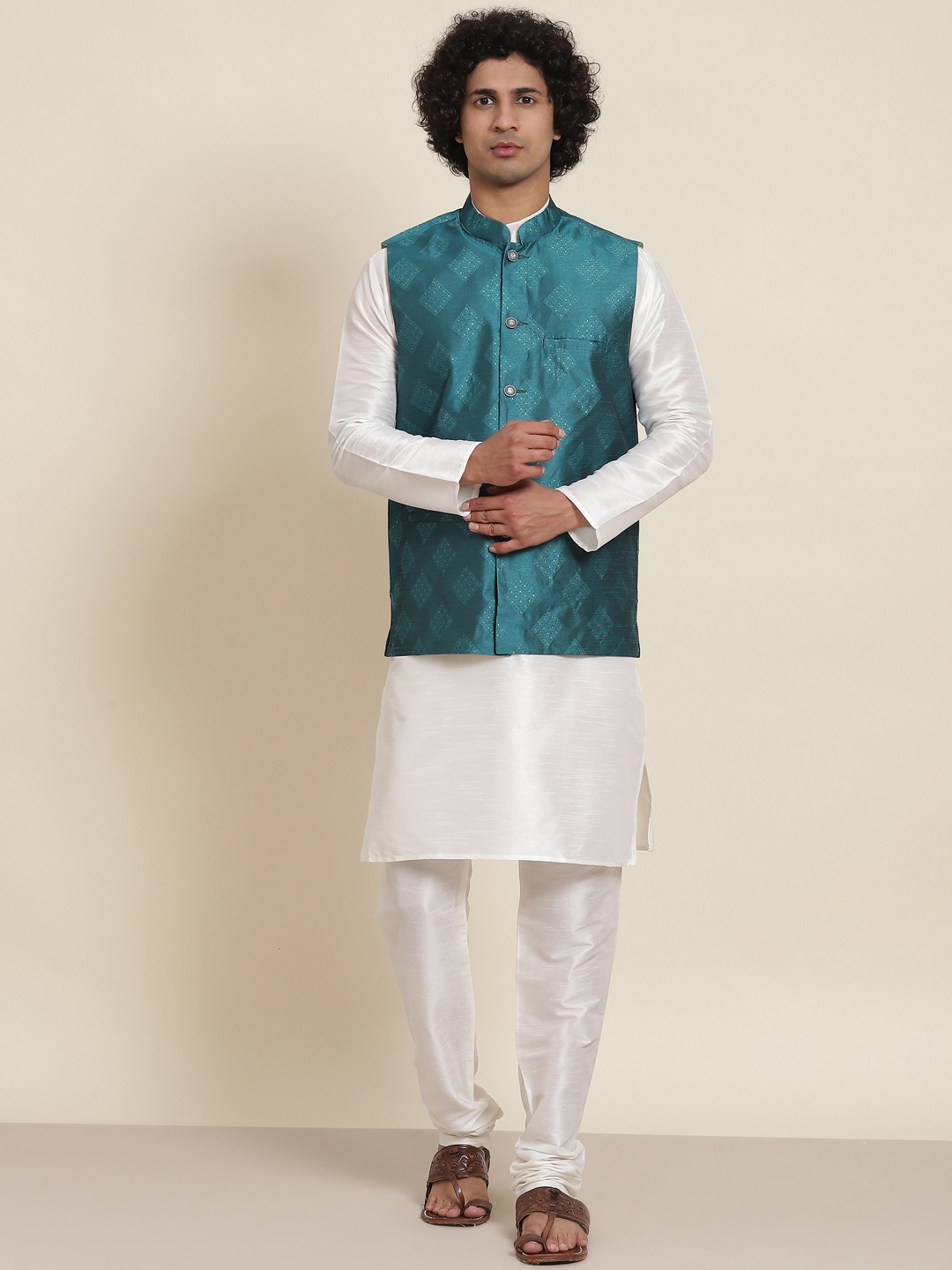 

SOJANYA Men White Kurta with Pyjamas & Nehru Jacket