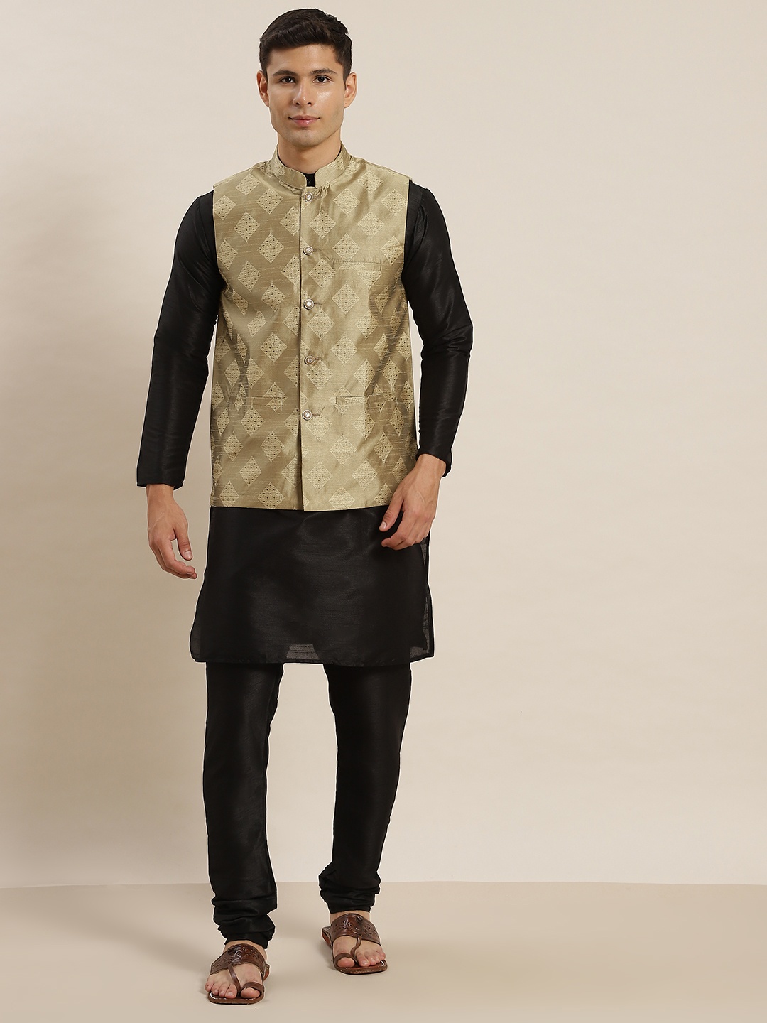 

SOJANYA Men Black Kurta with Churidar & Nehru Jacket