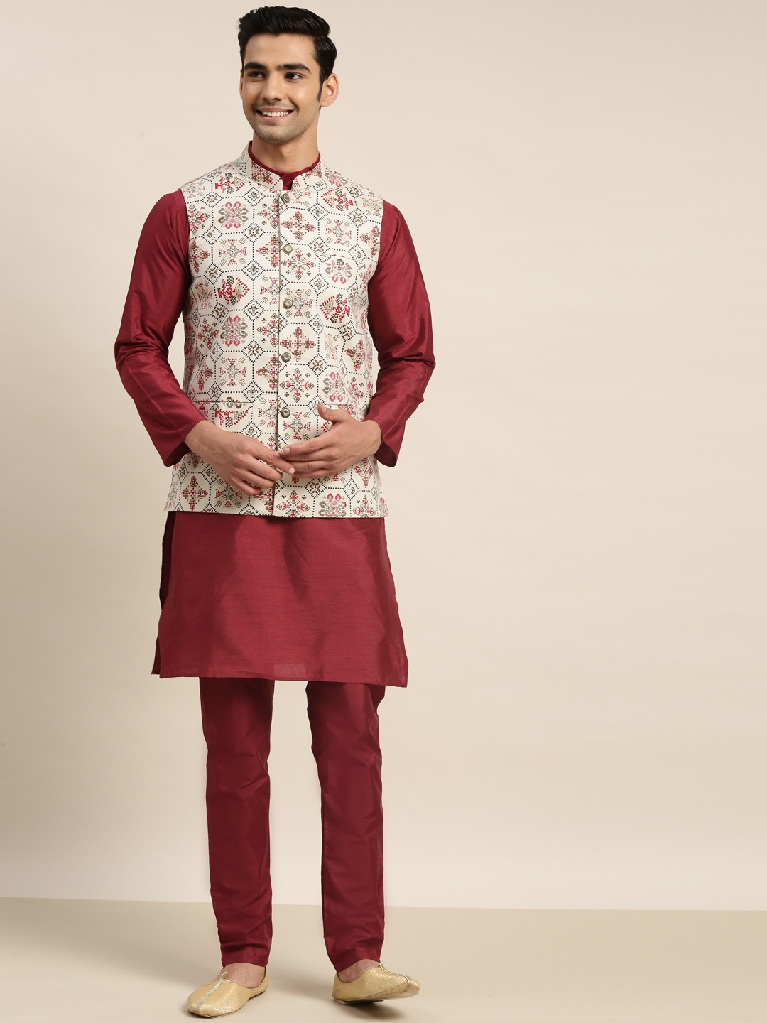 

SOJANYA Men Maroon Kurta with Churidar & Nehru Jacket