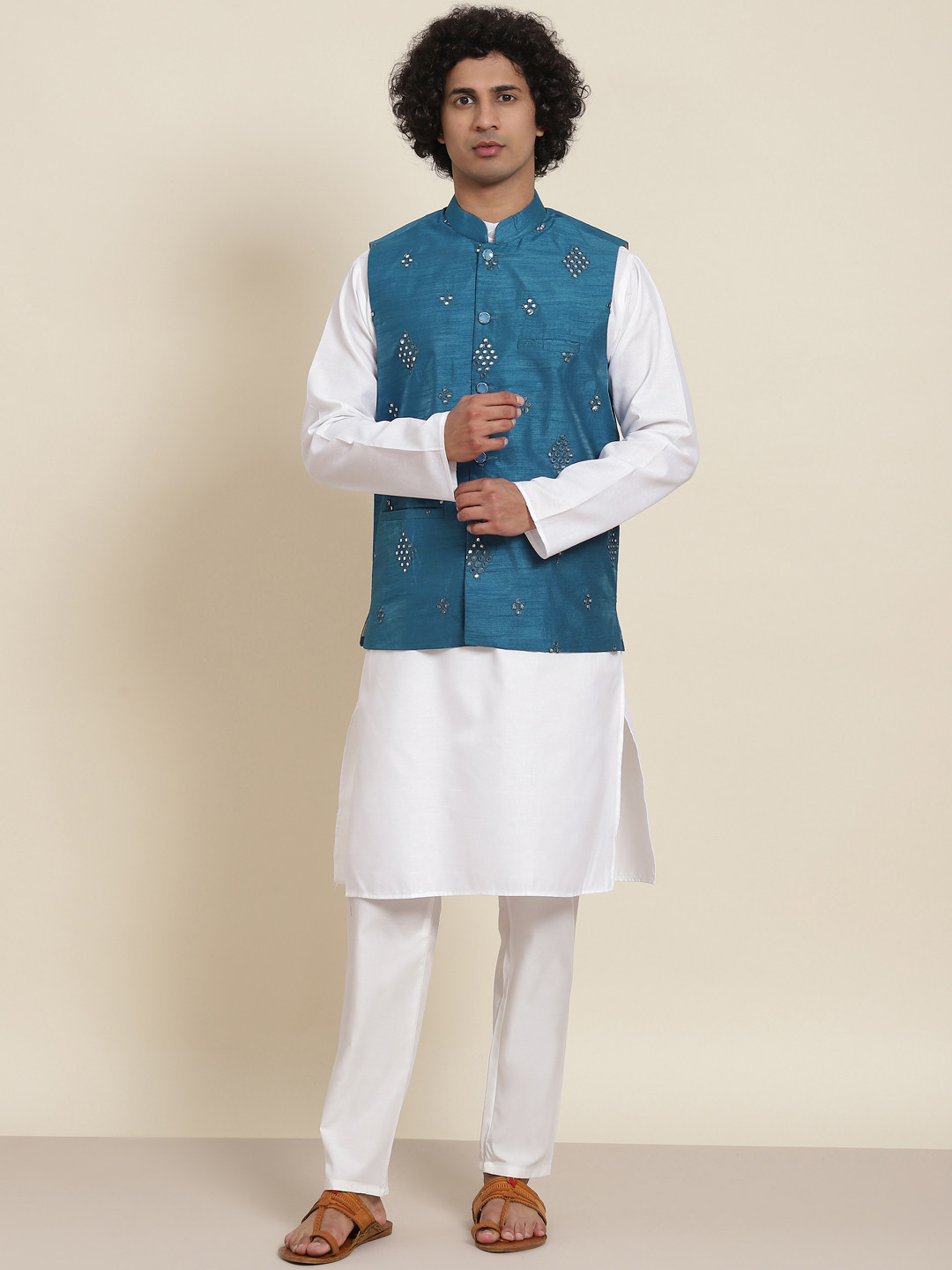 

SOJANYA Men White Mirror Work Pure Cotton Kurta with Pyjamas & Nehru Jacket