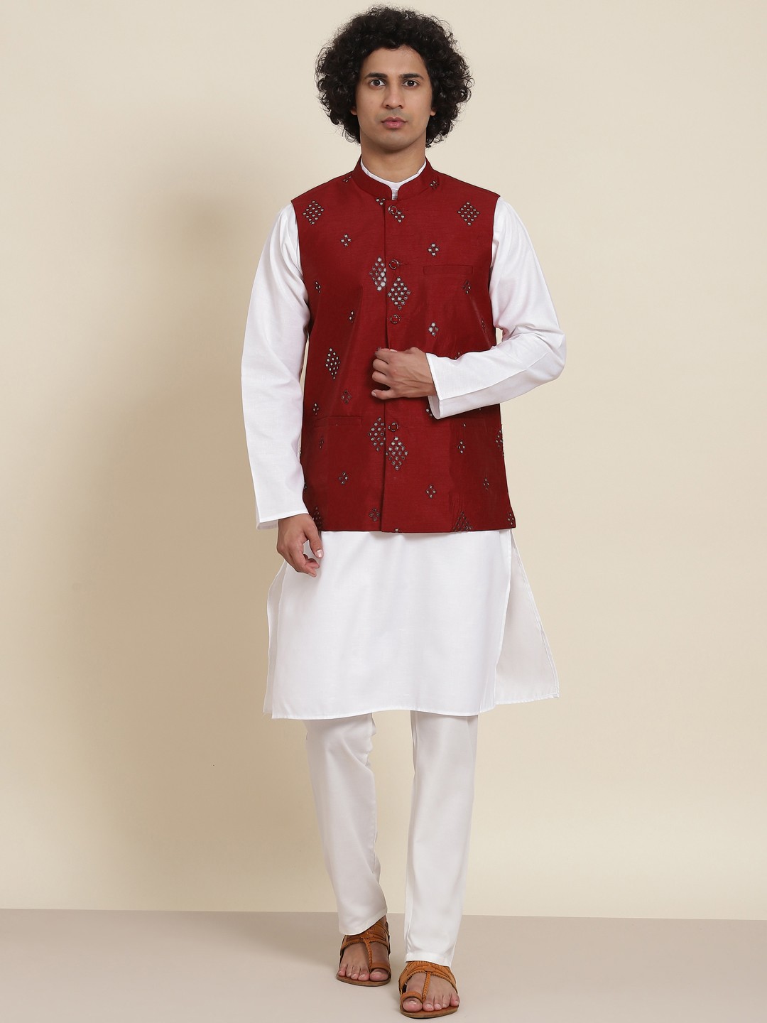 

SOJANYA Men White Pure Cotton Kurta with Pyjamas & Nehru Jacket