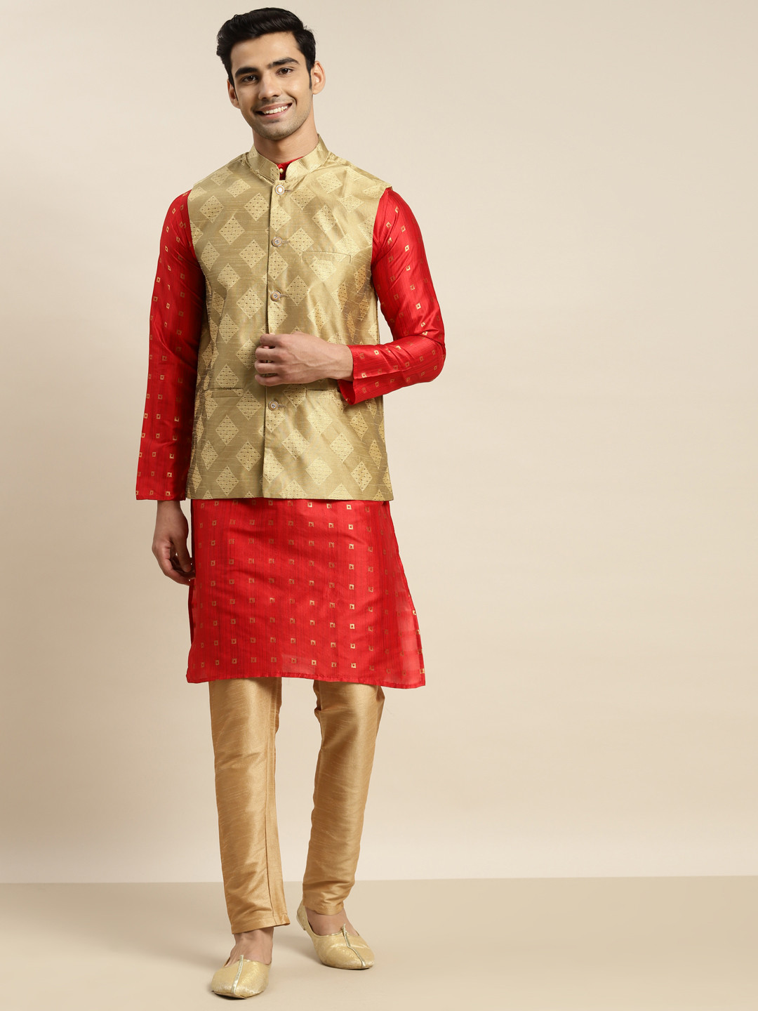 

SOJANYA Men Maroon Kurta with Churidar & Nehru Jacket