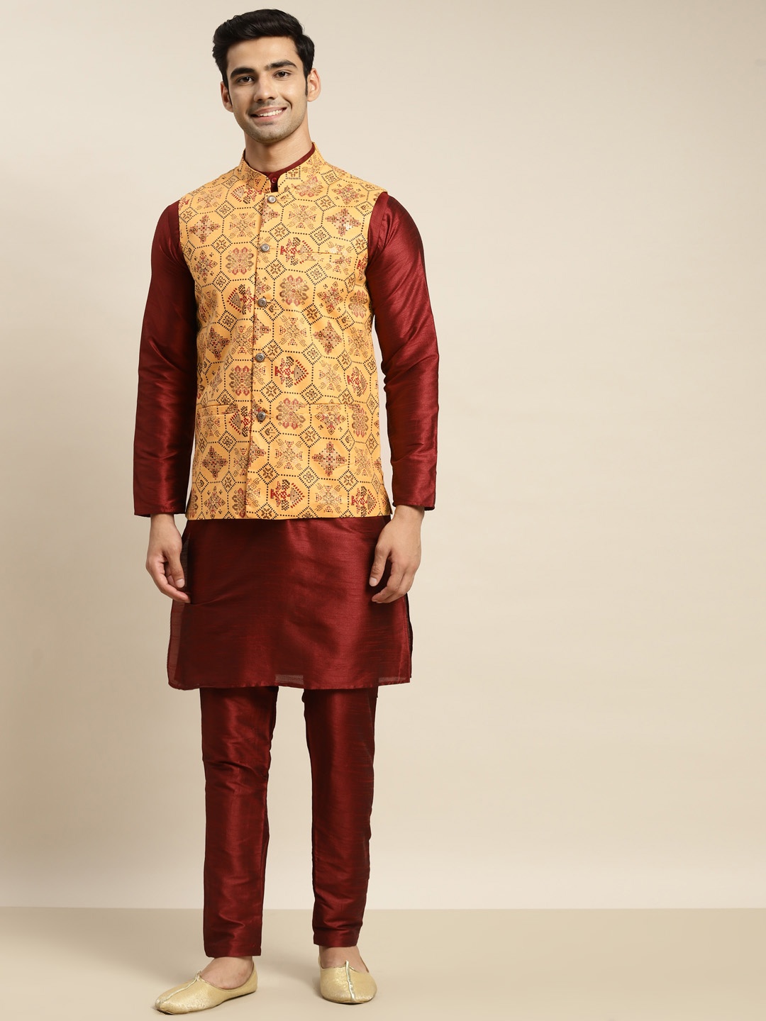

SOJANYA Men Maroon Kurta with Churidar & Nehru Jacket