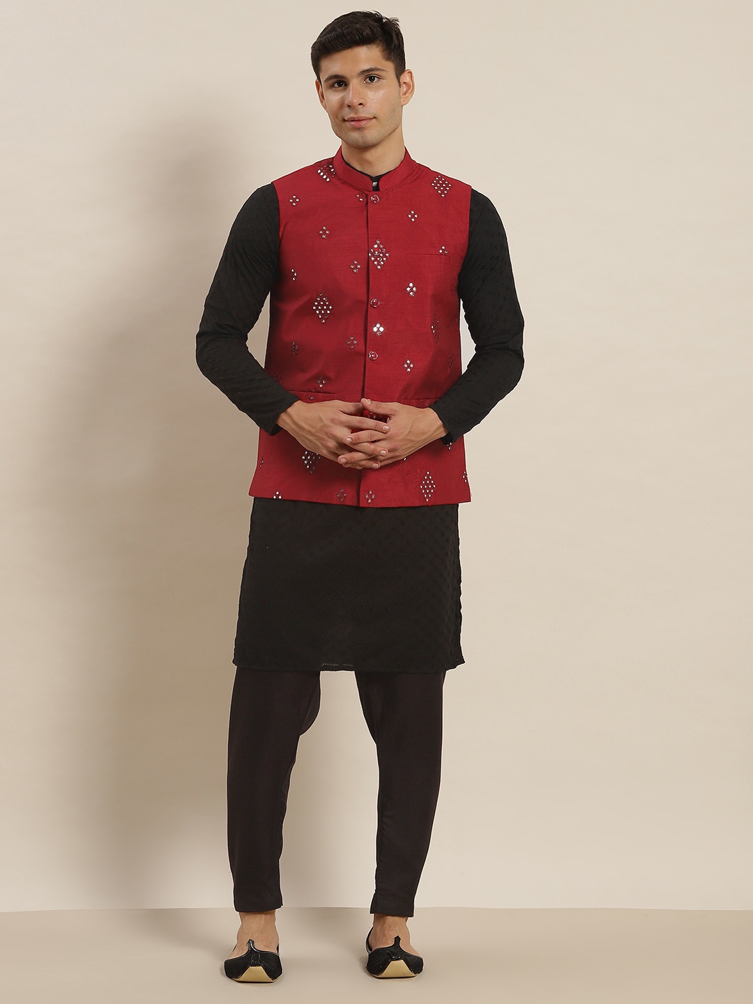 

SOJANYA Men Black Pure Cotton Kurta with Pyjamas & Nehru Jacket