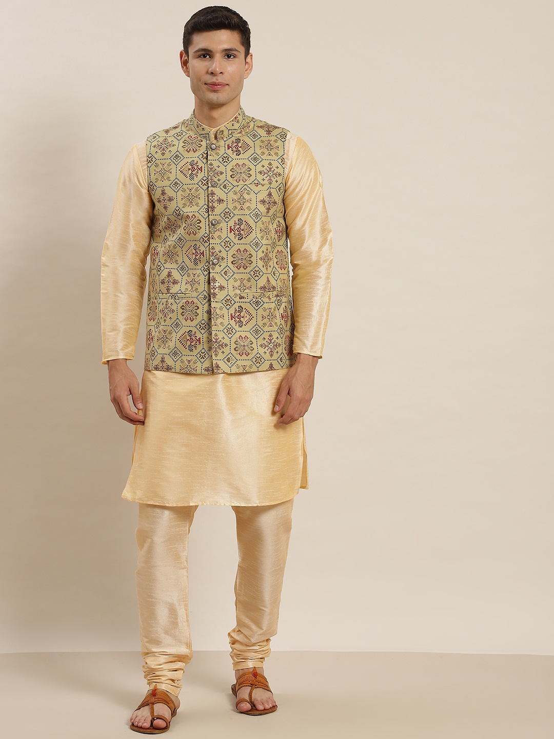 

SOJANYA Men Golden Solid Kurta & Churidar Comes With a Nehru Jacket, Gold