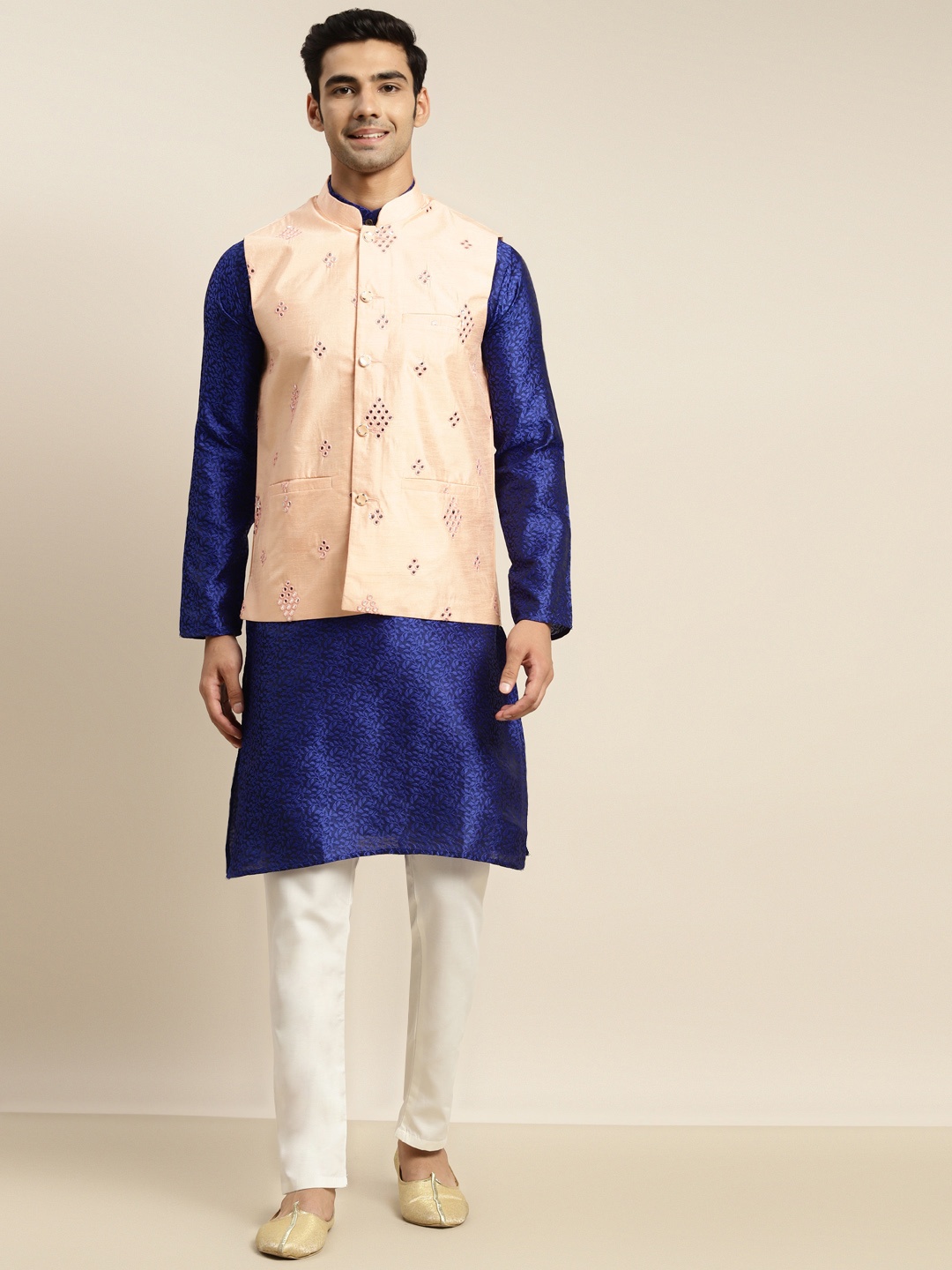 

SOJANYA Men Blue Floral Embroidered Mirror Work Kurta with Churidar & Nehru Jacket