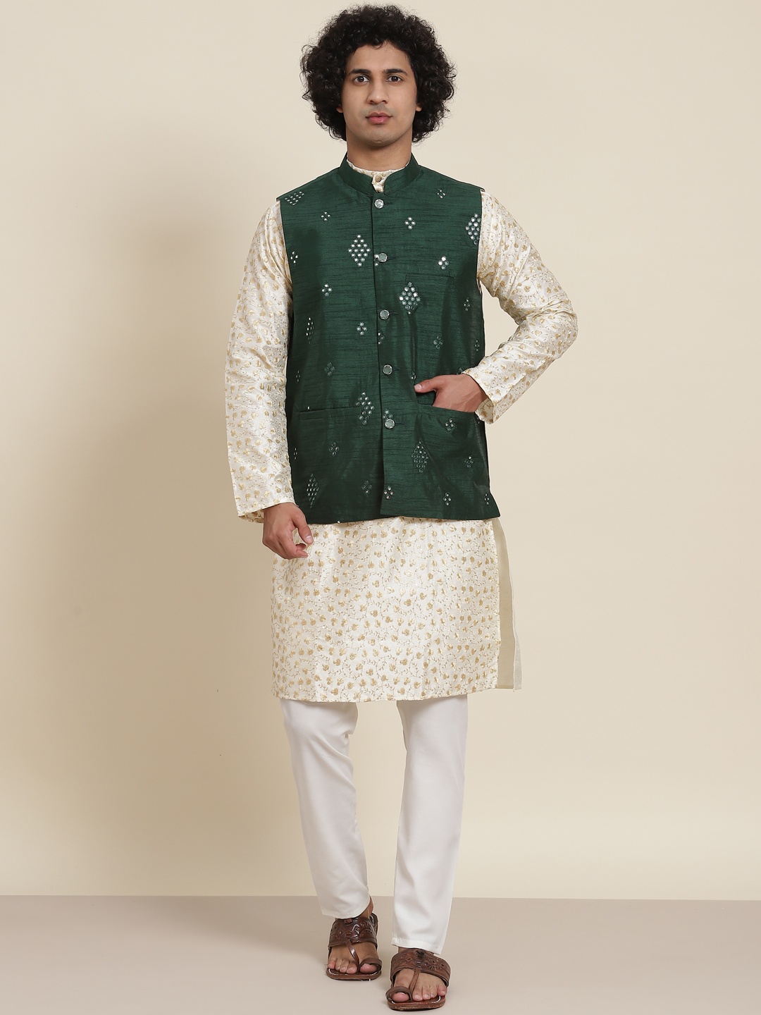 

SOJANYA Men Beige Floral Embroidered Sequinned Kurta with Pyjamas & Nehru Jacket