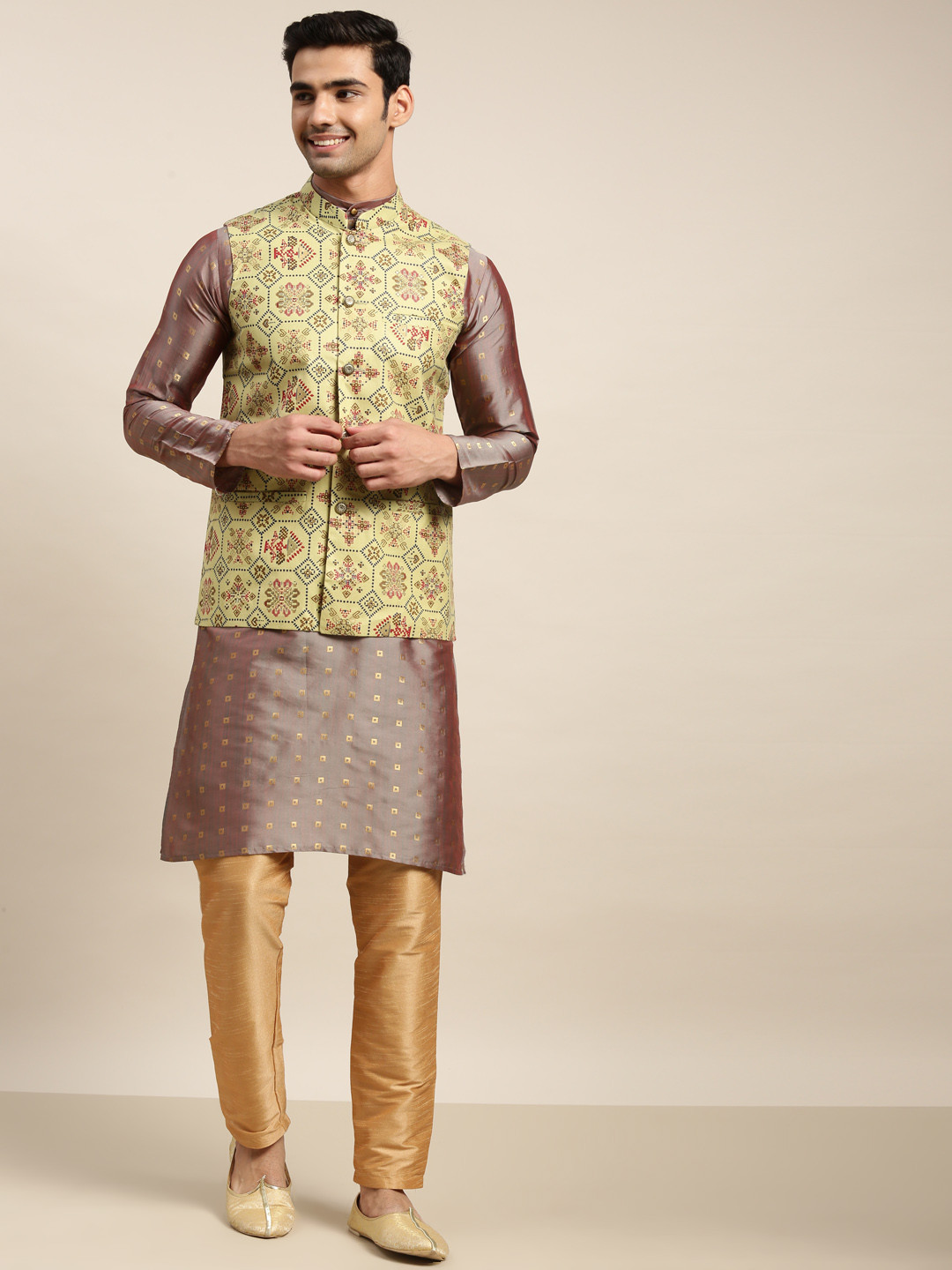 

SOJANYA Men Grey Kurta with Churidar & Nehru Jacket