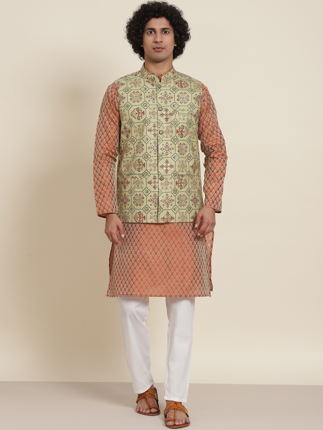 

SOJANYA Men Orange Ethnic Motifs Kurta with Pyjamas & Nehru Jacket
