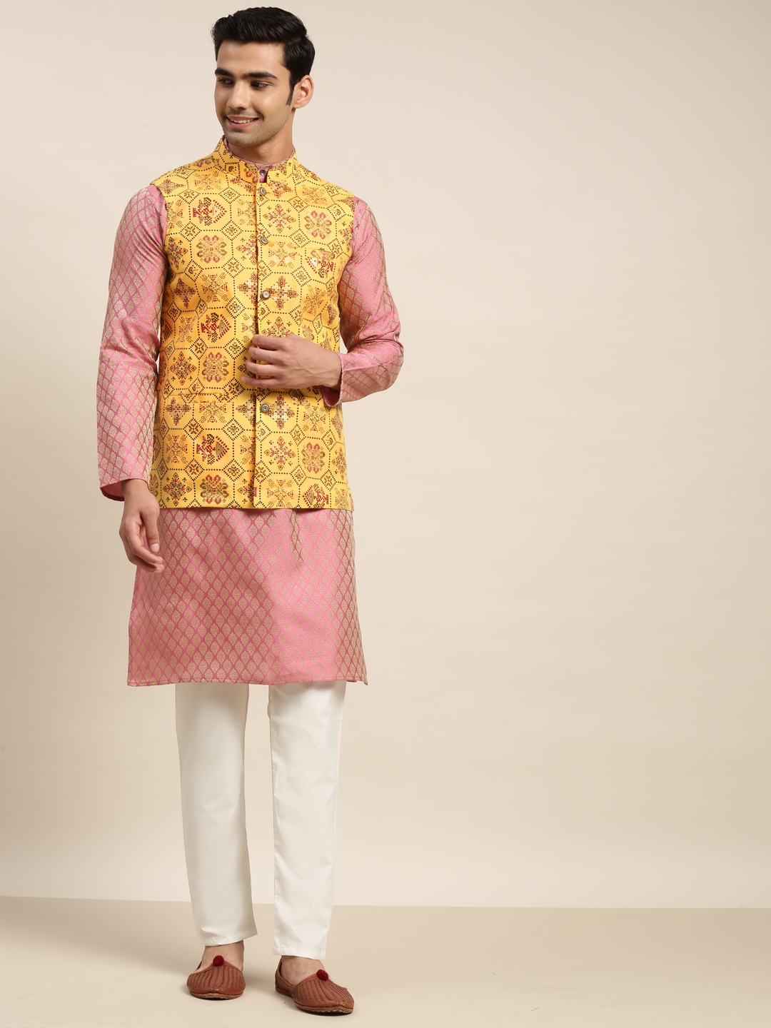 

SOJANYA Men Pink Ethnic Motifs Kurta with Churidar & Nehru Jacket