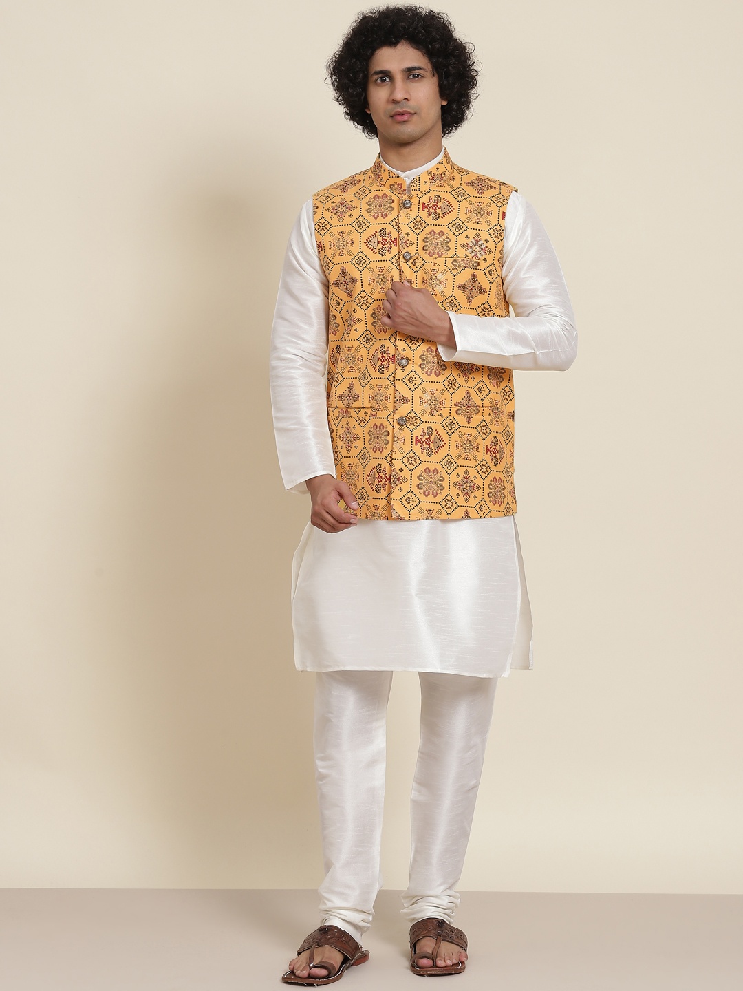

SOJANYA Men White Kurta with Pyjamas & Nehru Jacket
