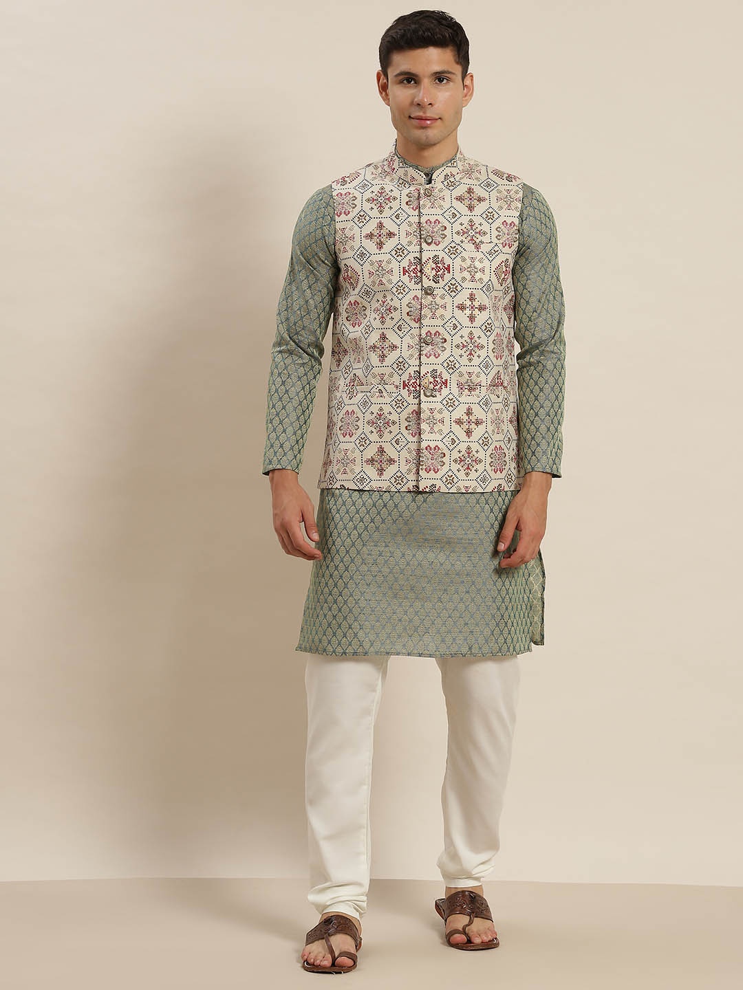 

SOJANYA Men Teal Green Ethnic Motifs Kurta with Churidar & Nehru Jacket