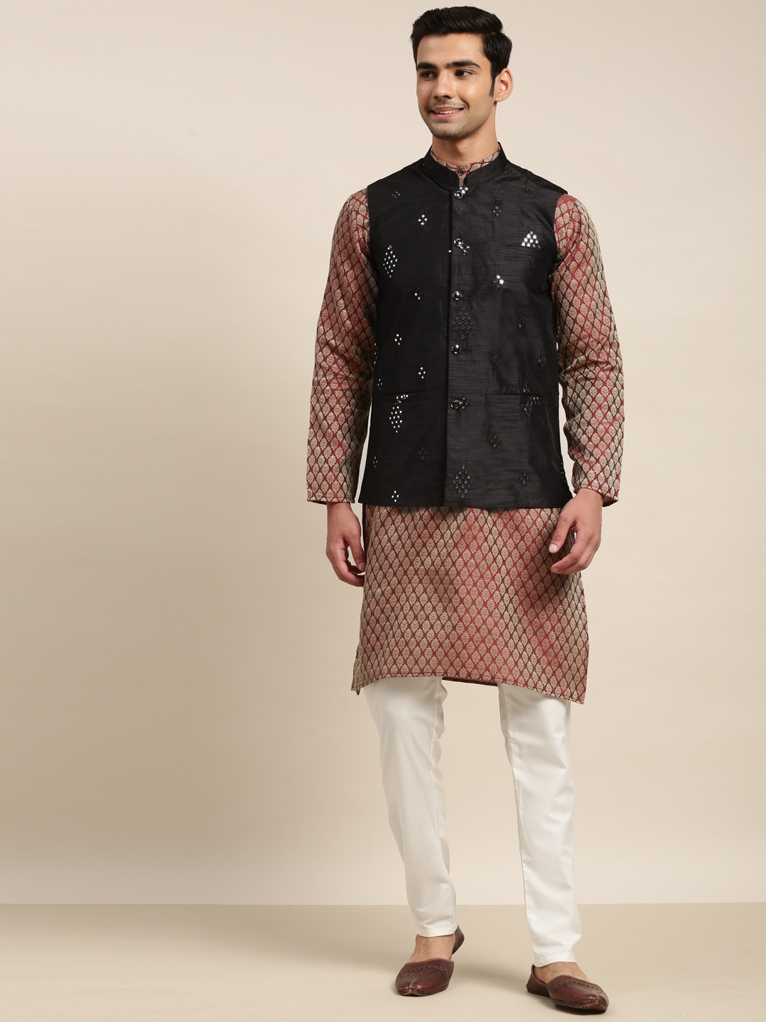 

SOJANYA Men Maroon Ethnic Motifs Woven Design Kurta & Churidar Comes With a Nehru Jacket