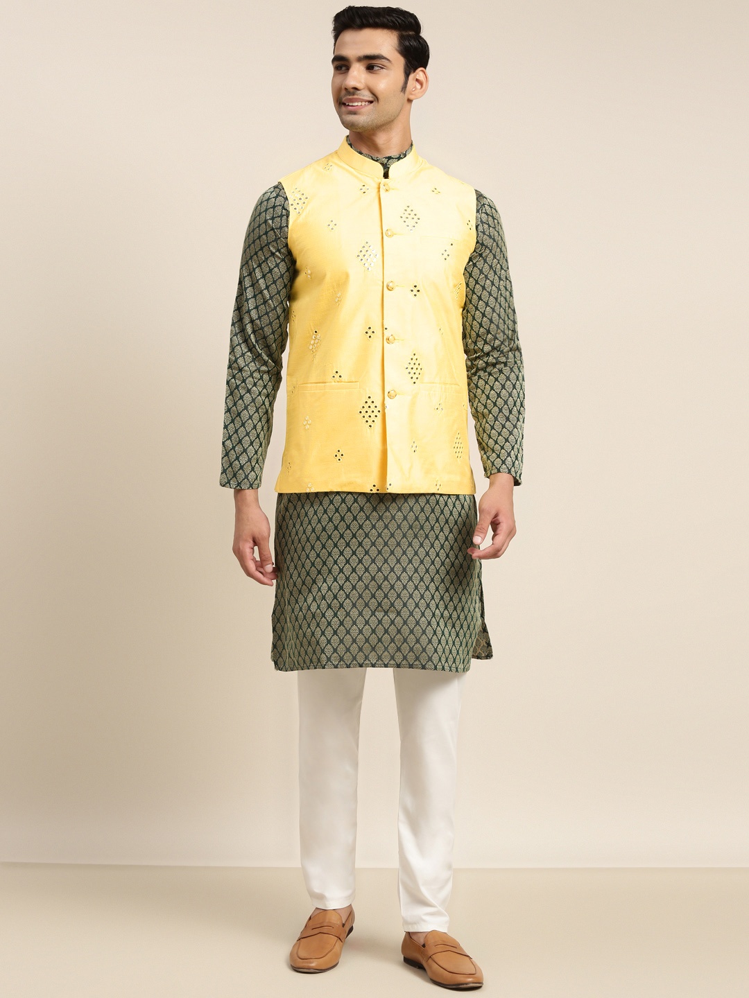 

SOJANYA Men Green Ethnic Motifs Woven Design Kurta & Churidar Comes With a Nehru Jacket