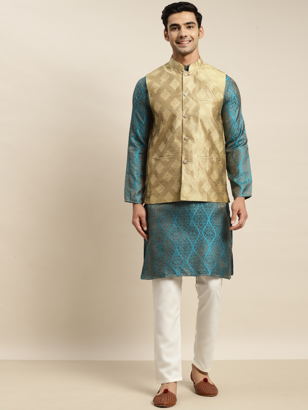 

SOJANYA Men Blue Ethnic Motifs Kurta with Churidar & Nehru Jacket