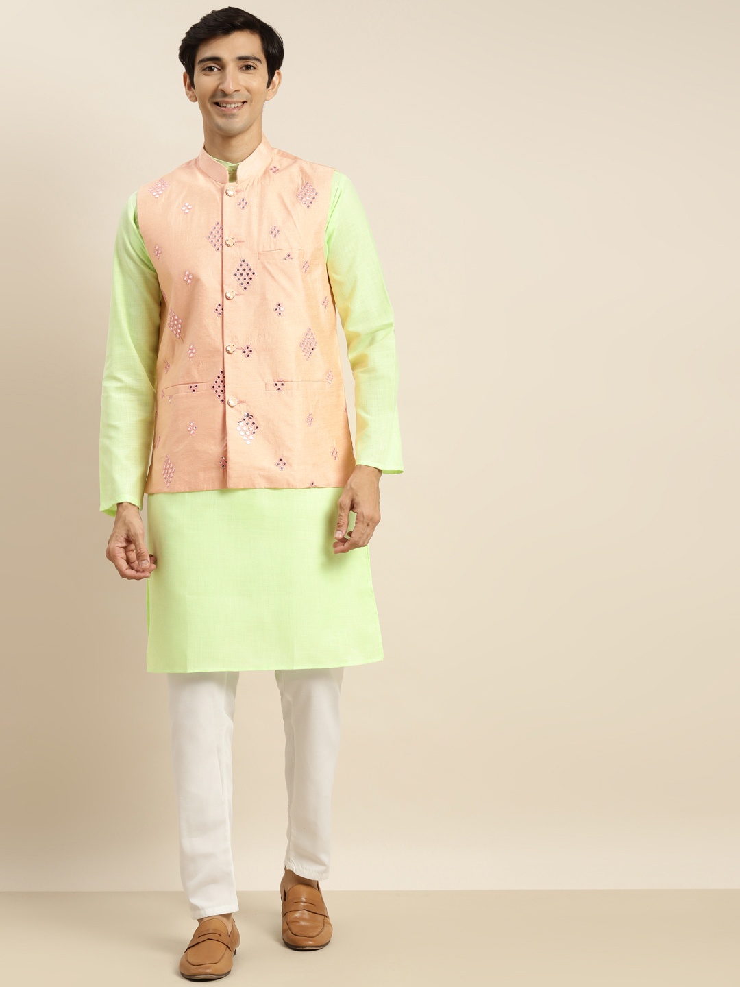 

SOJANYA Men Green Mirror Work Pure Cotton Kurta with Churidar & Nehru Jacket