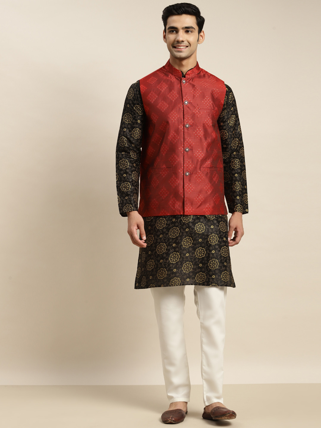 

SOJANYA Men Black Ethnic Motifs Printed Kurta & Churidar Comes with a Nehru Jacket