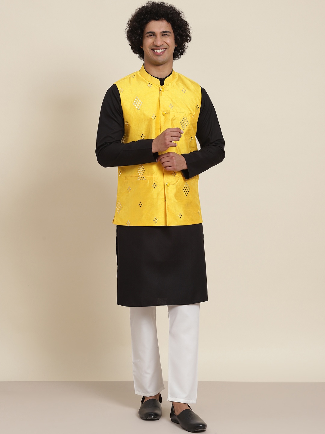 

SOJANYA Men Black Pure Cotton Kurta with Churidar & Nehru Jacket