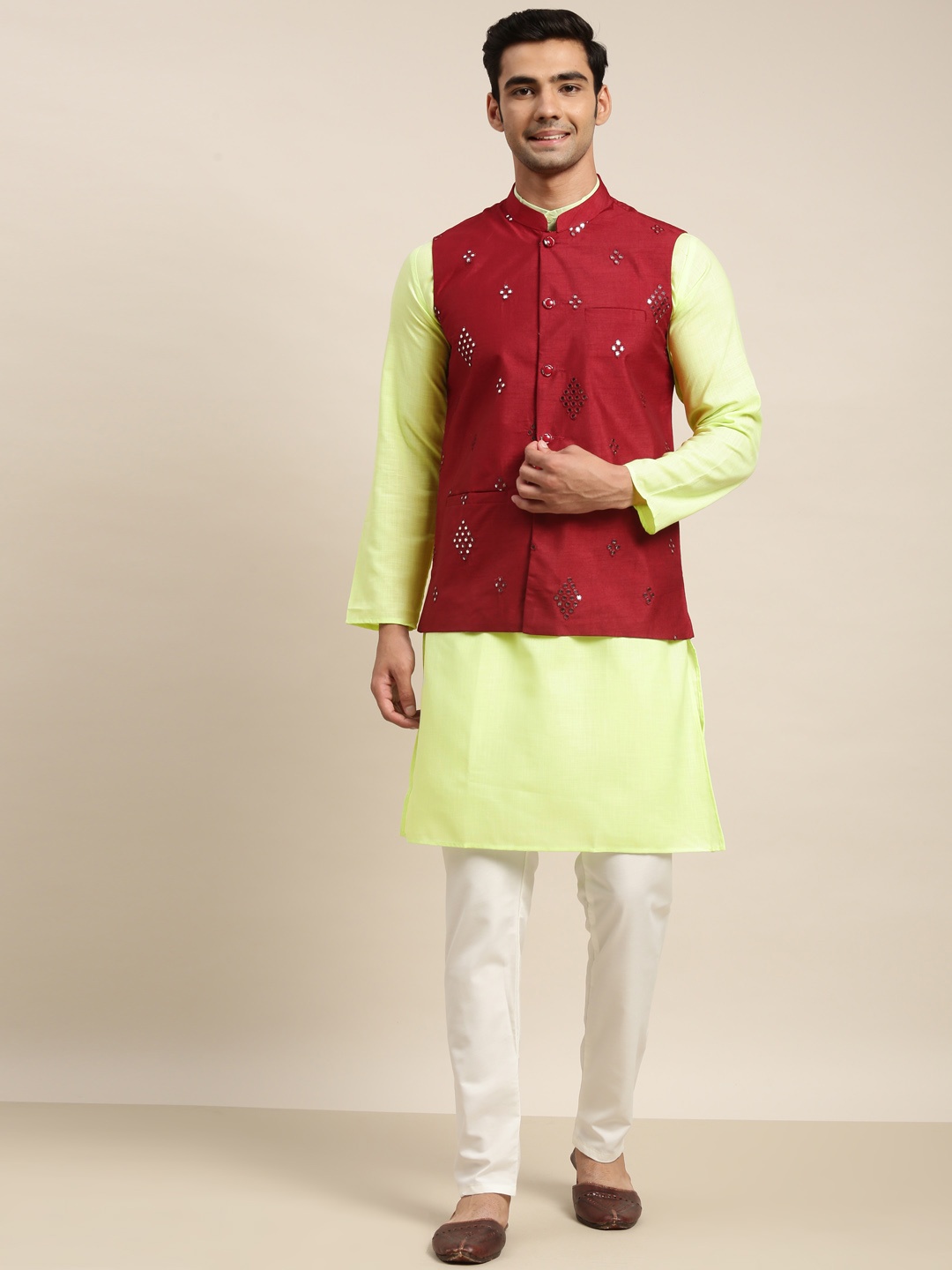 

SOJANYA Men Green Mirror Work Pure Cotton Kurta with Churidar & Nehru Jacket