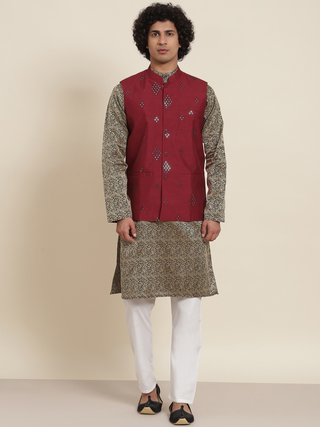 

SOJANYA Men Black Ethnic Motifs Kurta with Pyjamas & Nehru Jacket