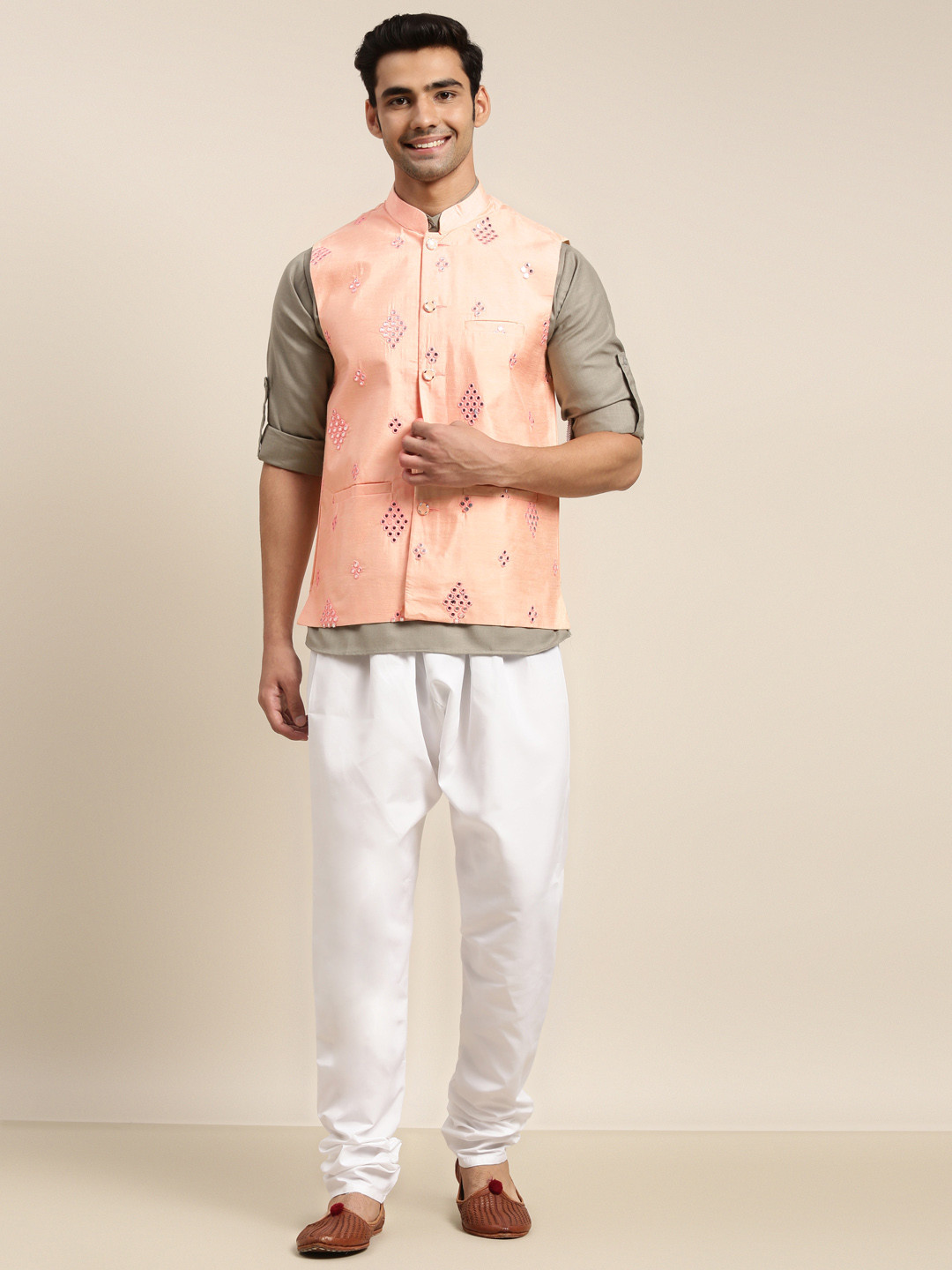 

SOJANYA Men Grey Pure Cotton Solid Kurta & Churidar Comes With a Nehru Jacket