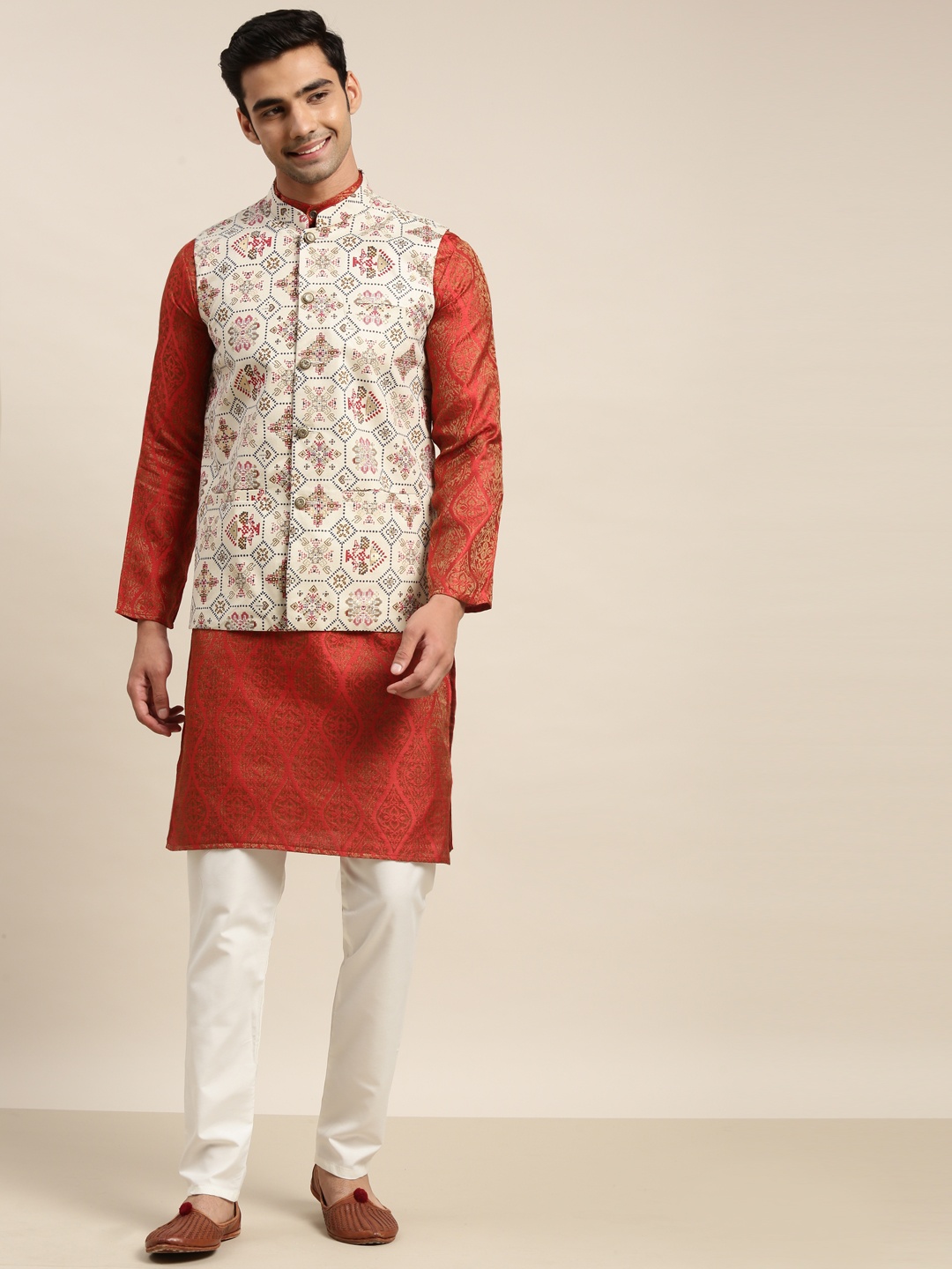 

SOJANYA Men Red Ethnic Motifs Kurta with Pyjamas