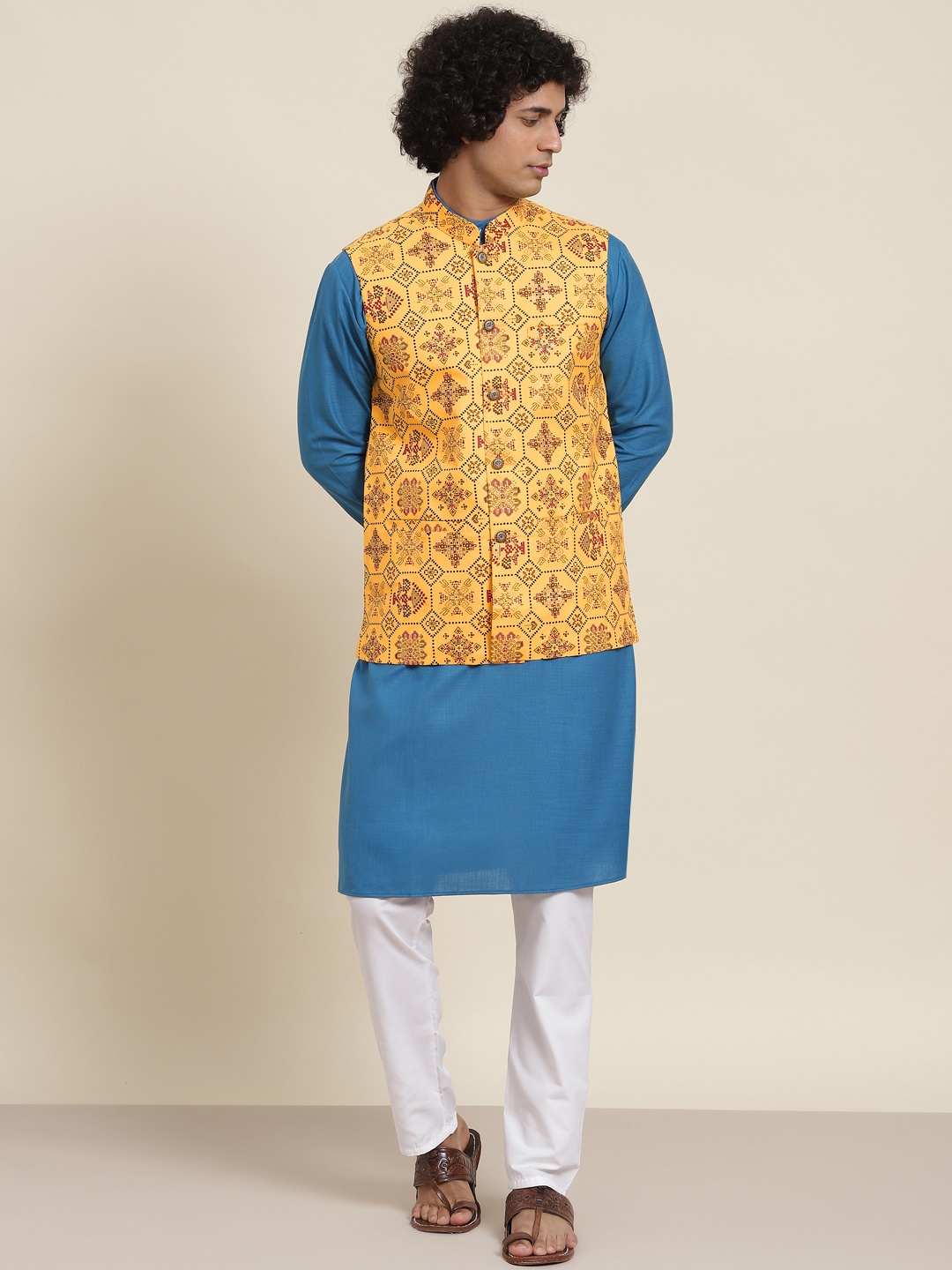 

SOJANYA Men Blue Pure Cotton Kurta with Pyjamas & Nehru Jacket