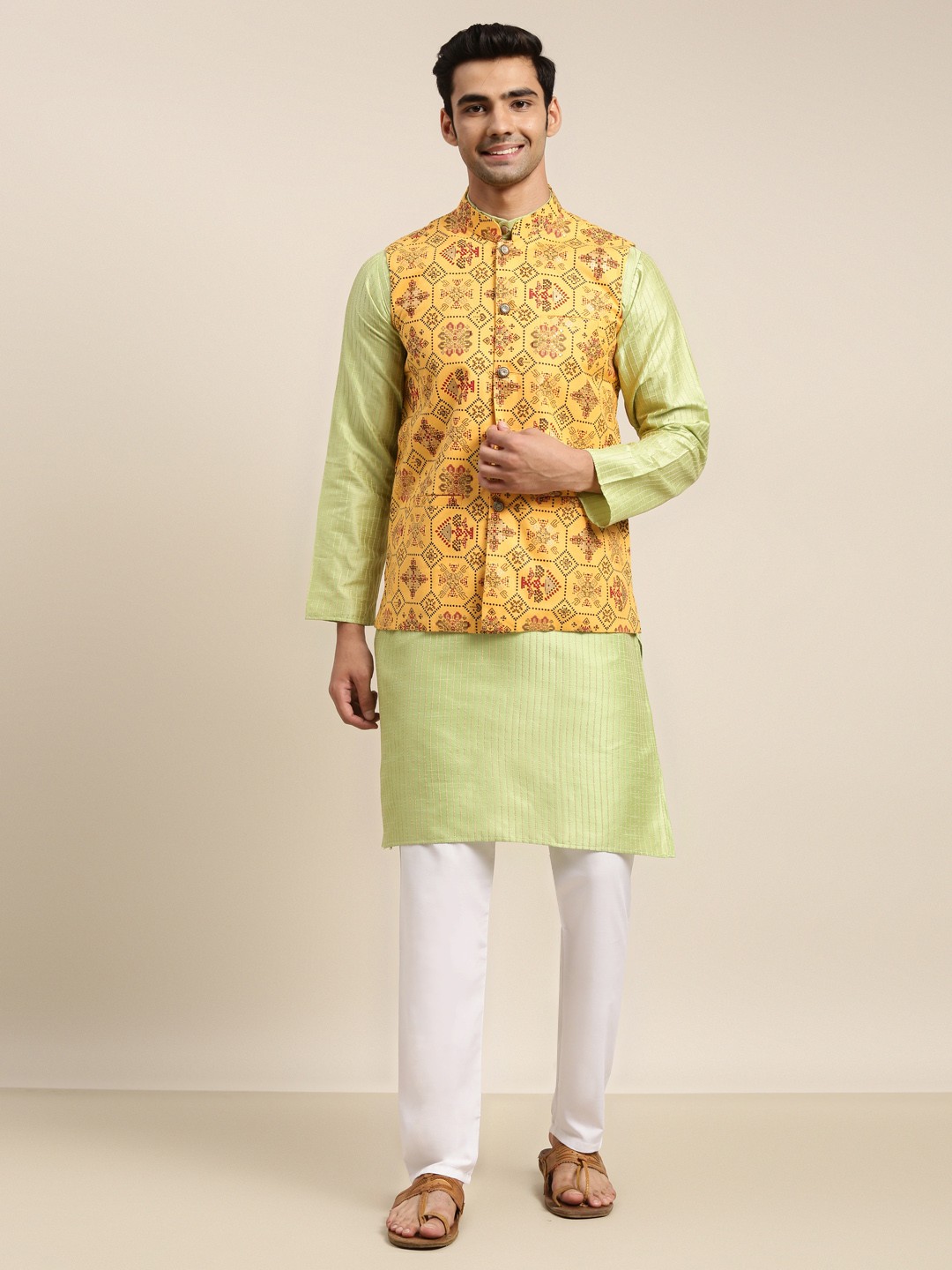 

SOJANYA Men Green Striped Kurta with Pyjamas & Nehru Jacket
