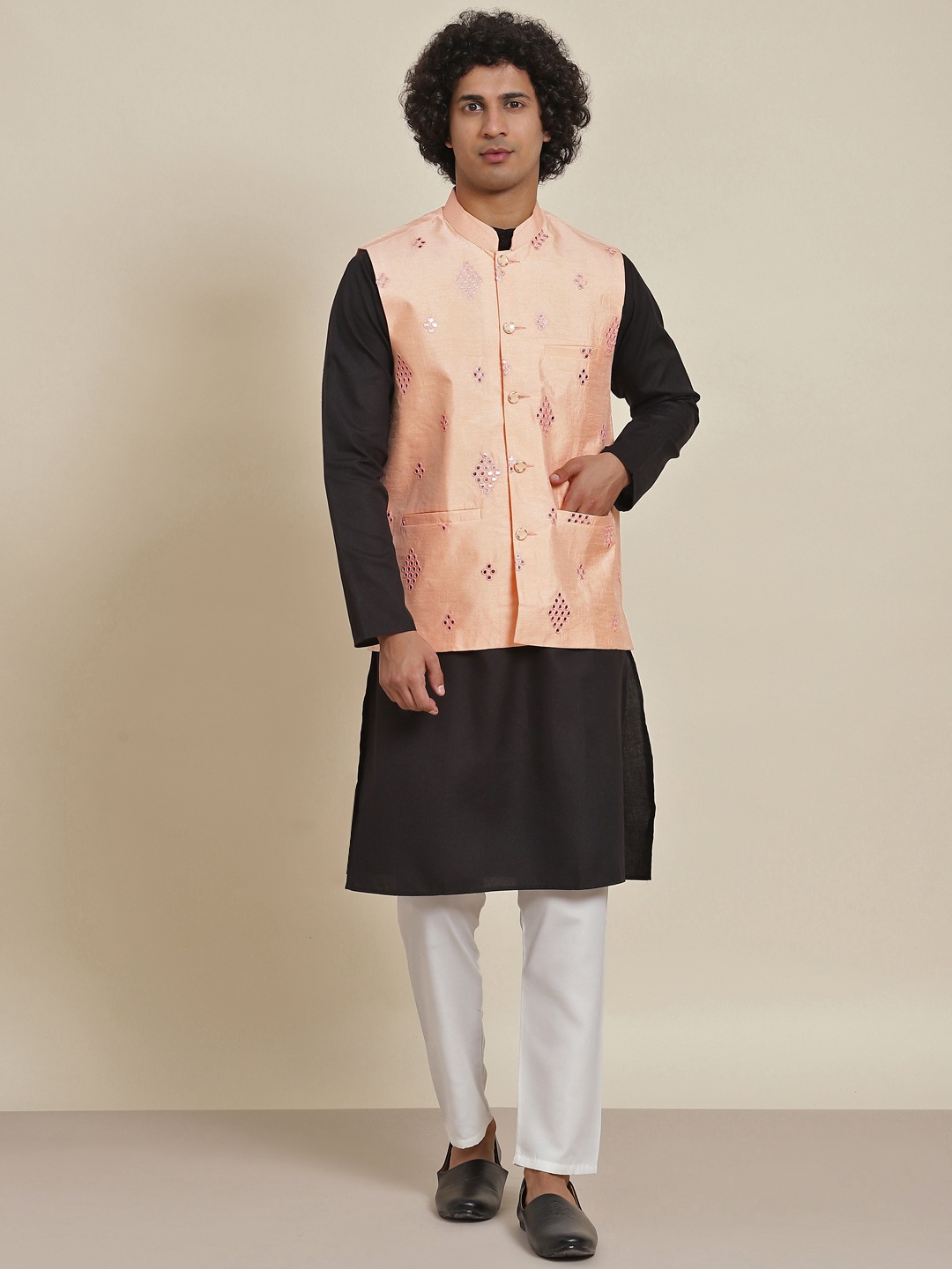 

SOJANYA Men Black Pure Cotton Kurta with Pyjamas & Nehru Jacket