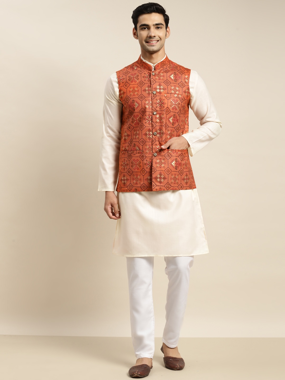 

SOJANYA Men Cream-Coloured Pure Cotton Kurta with Churidar & Nehru Jacket