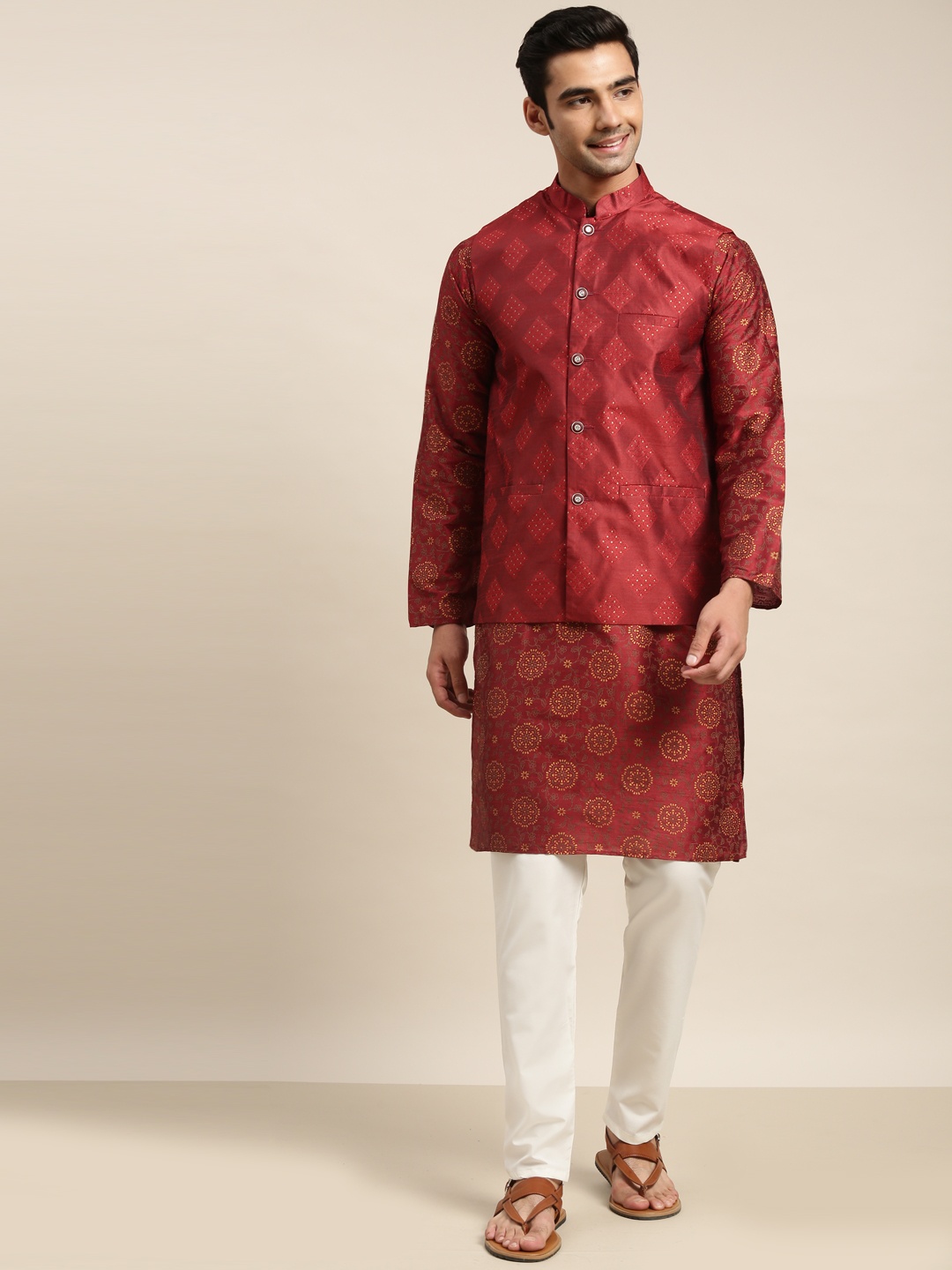 

SOJANYA Men Maroon Kurta with Churidar & Nehru Jacket