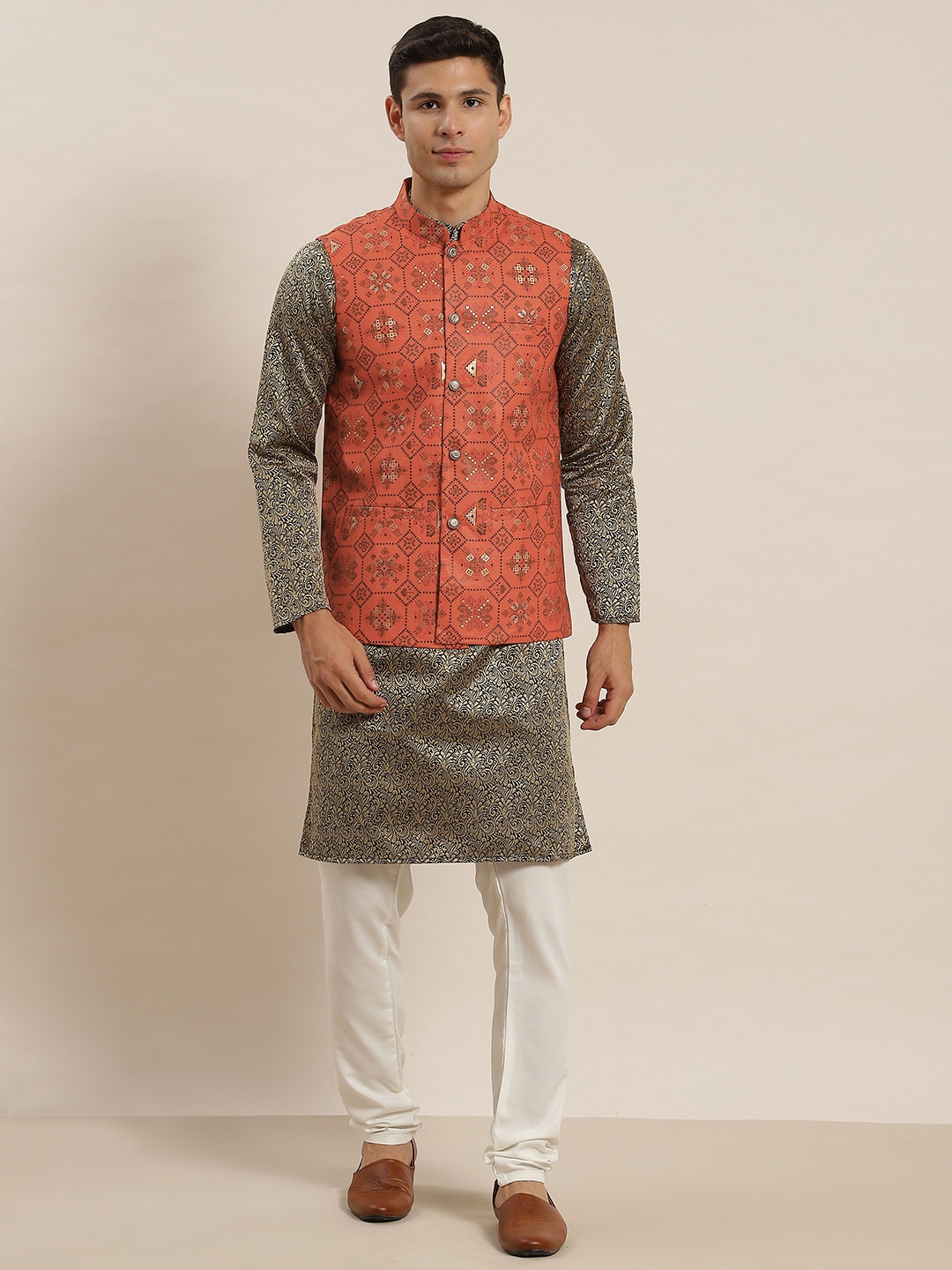 

SOJANYA Men Black Ethnic Motifs Kurta with Churidar & Nehru Jacket