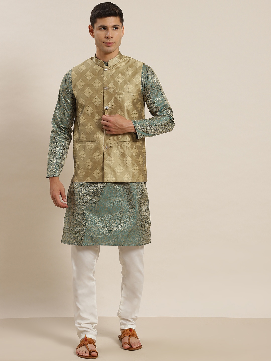 

SOJANYA Men Green Ethnic Motifs Kurta with Churidar & Nehru Jacket