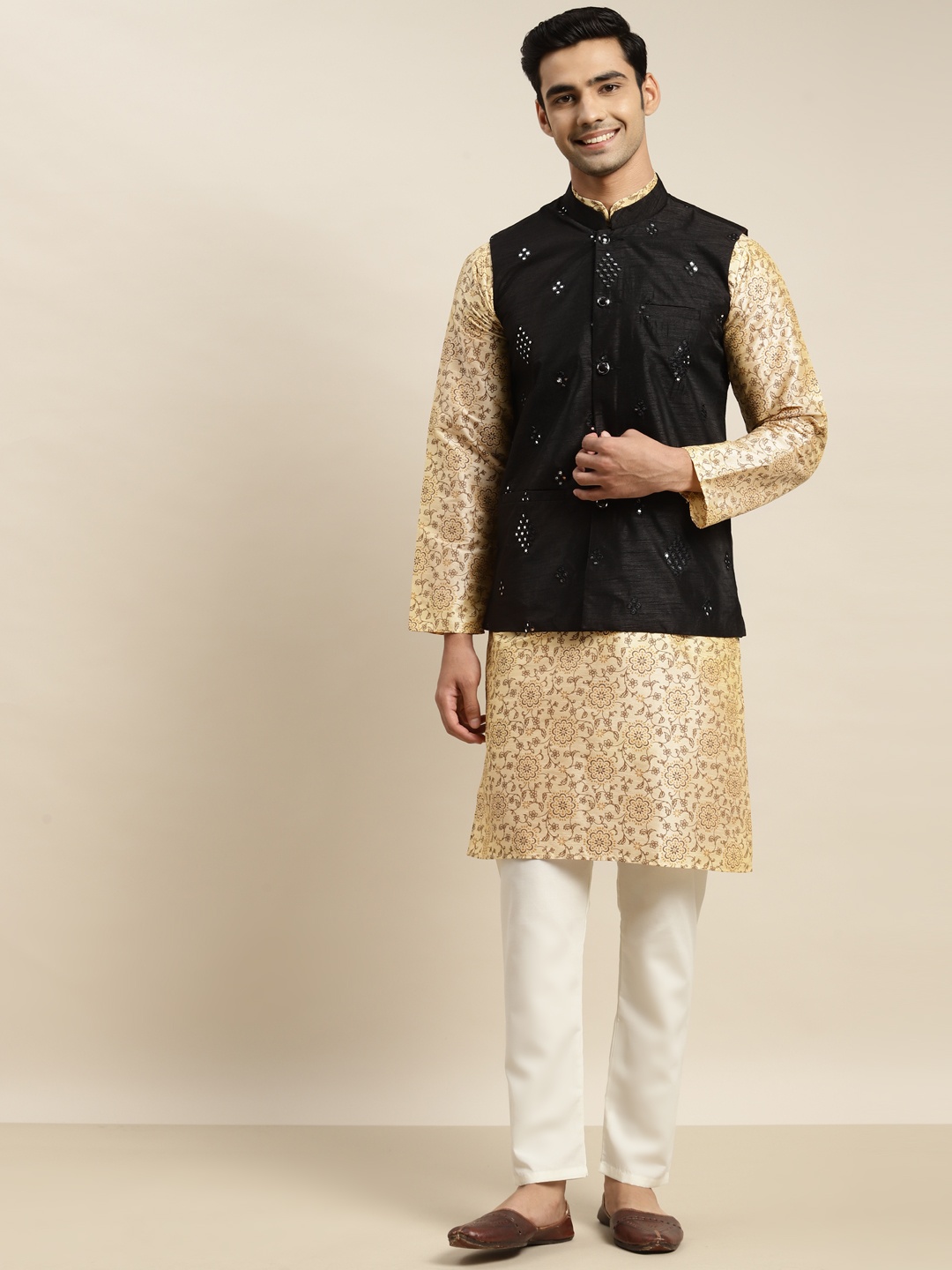 

SOJANYA Men Beige Ethnic Motifs Printed Kurta & Churidar Comes with a Nehru Jacket